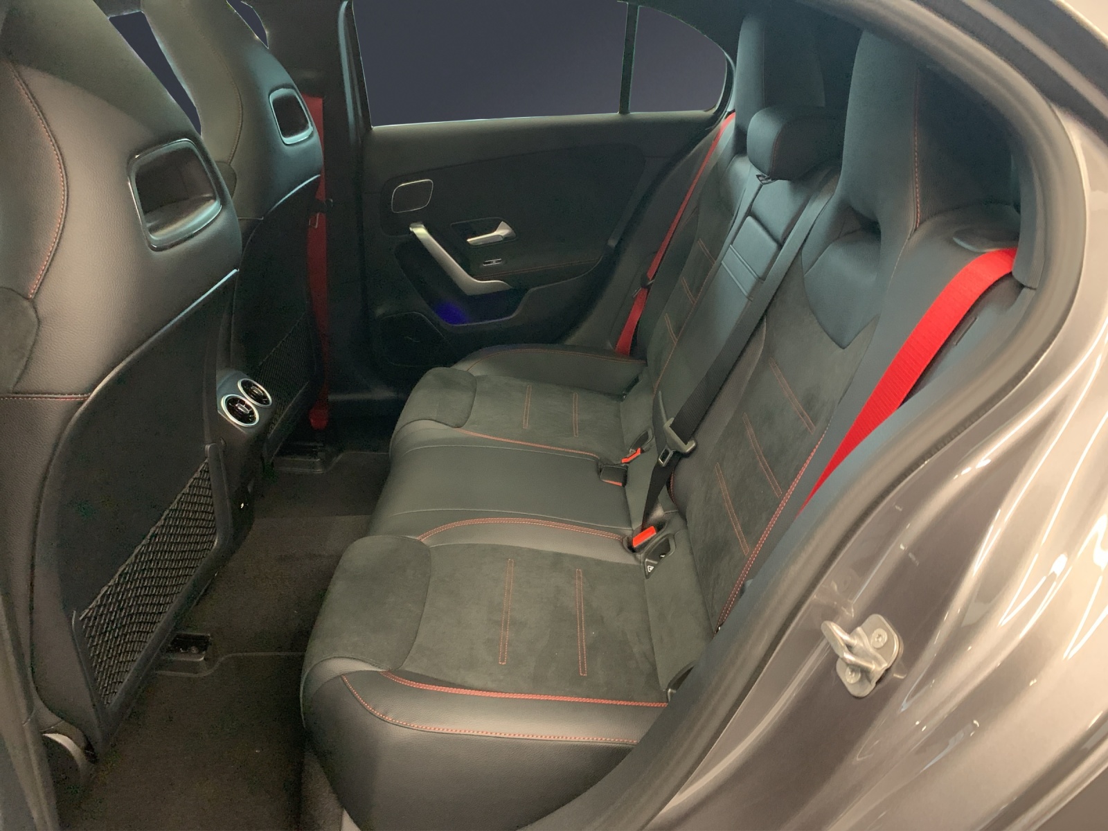 MERCEDES-BENZ A 35 AMG 4MATIC-image-10