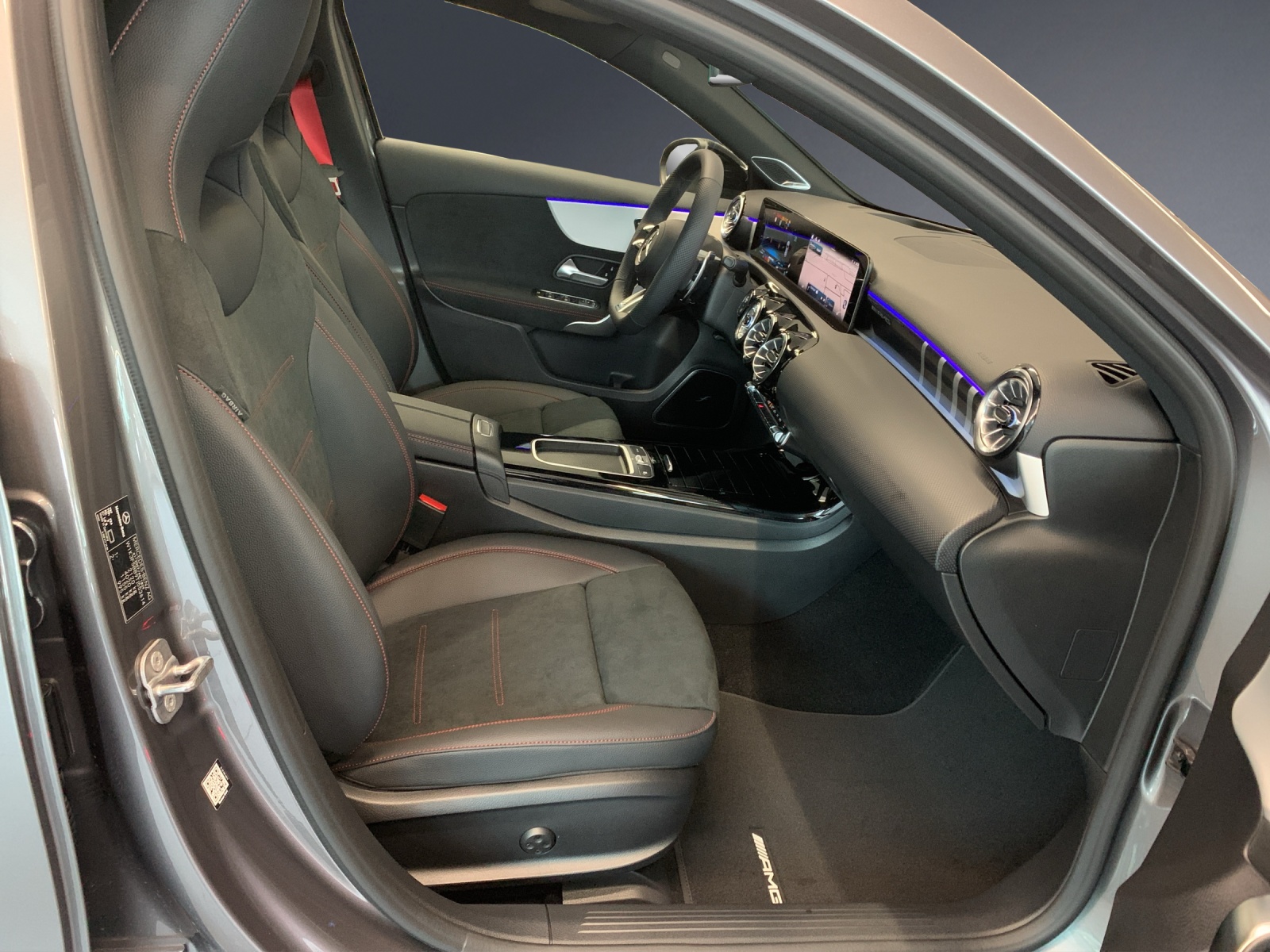 MERCEDES-BENZ A 35 AMG 4MATIC-image-7