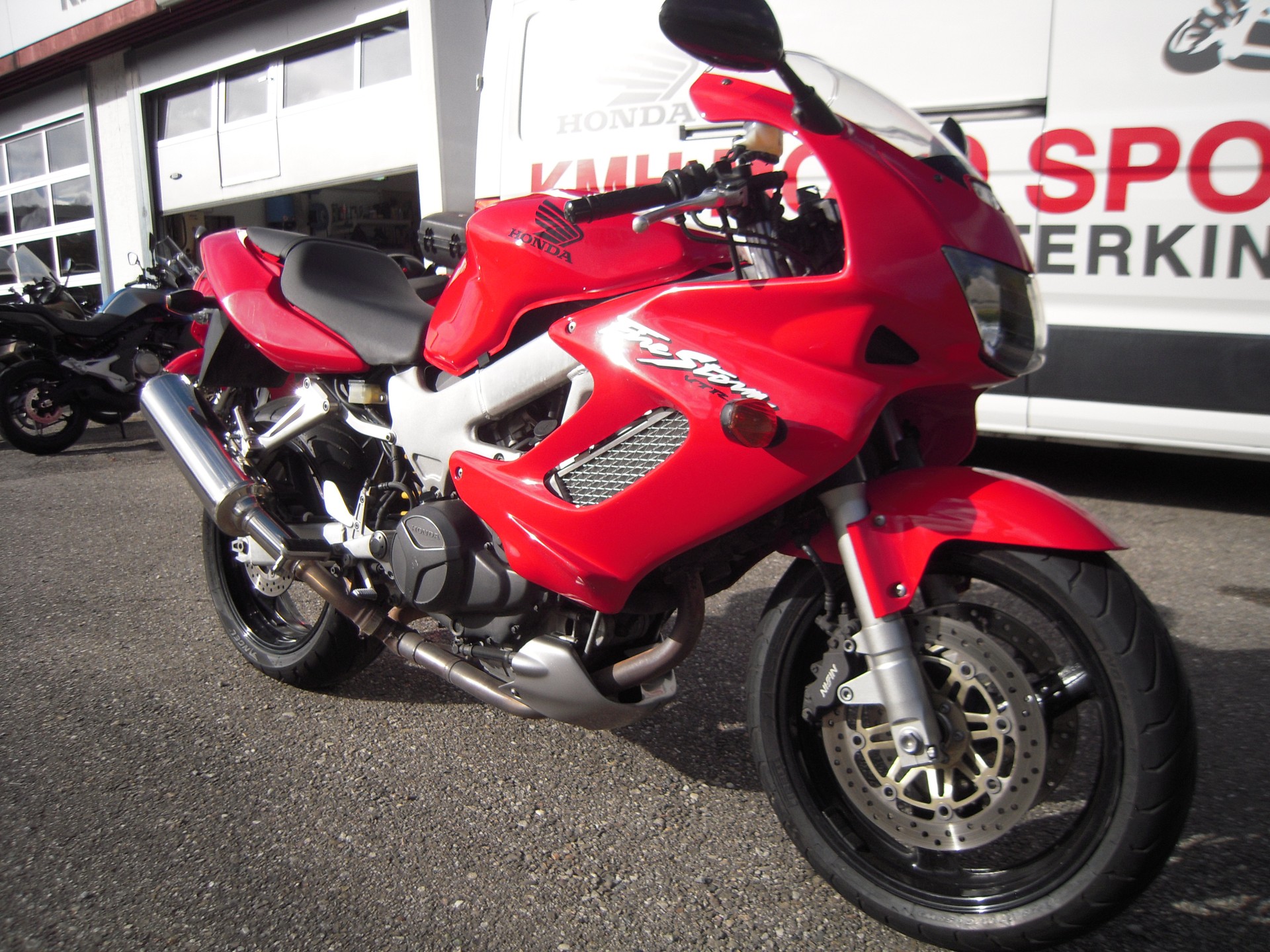 HONDA VTR 1000 F Y Fire Storm-image-1