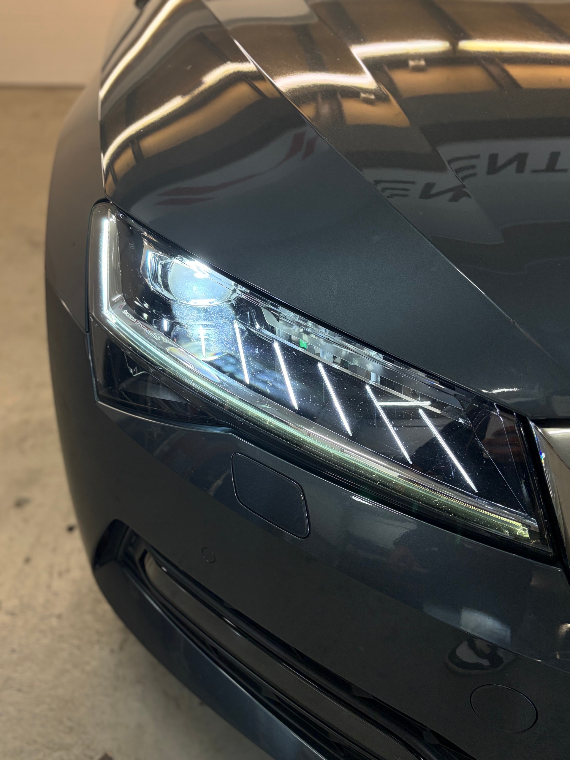 SKODA Superb Combi 2.0 TDi SportLine 4x4 DSG-image-6