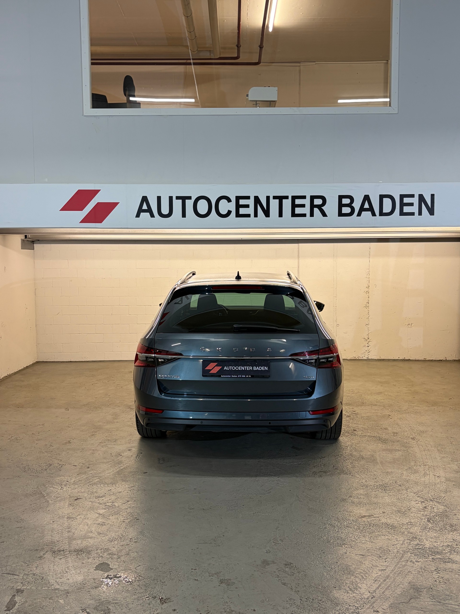 SKODA Superb Combi 2.0 TDi SportLine 4x4 DSG-image-4
