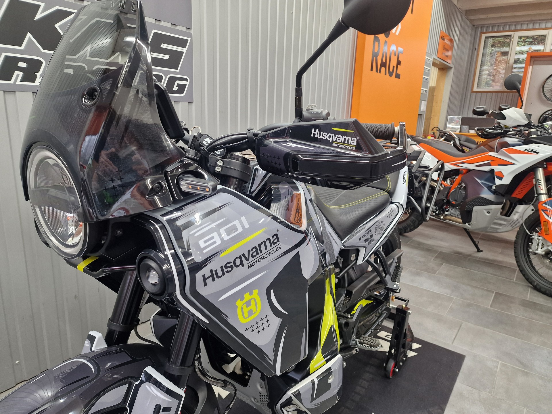 HUSQVARNA Norden 901-image-4