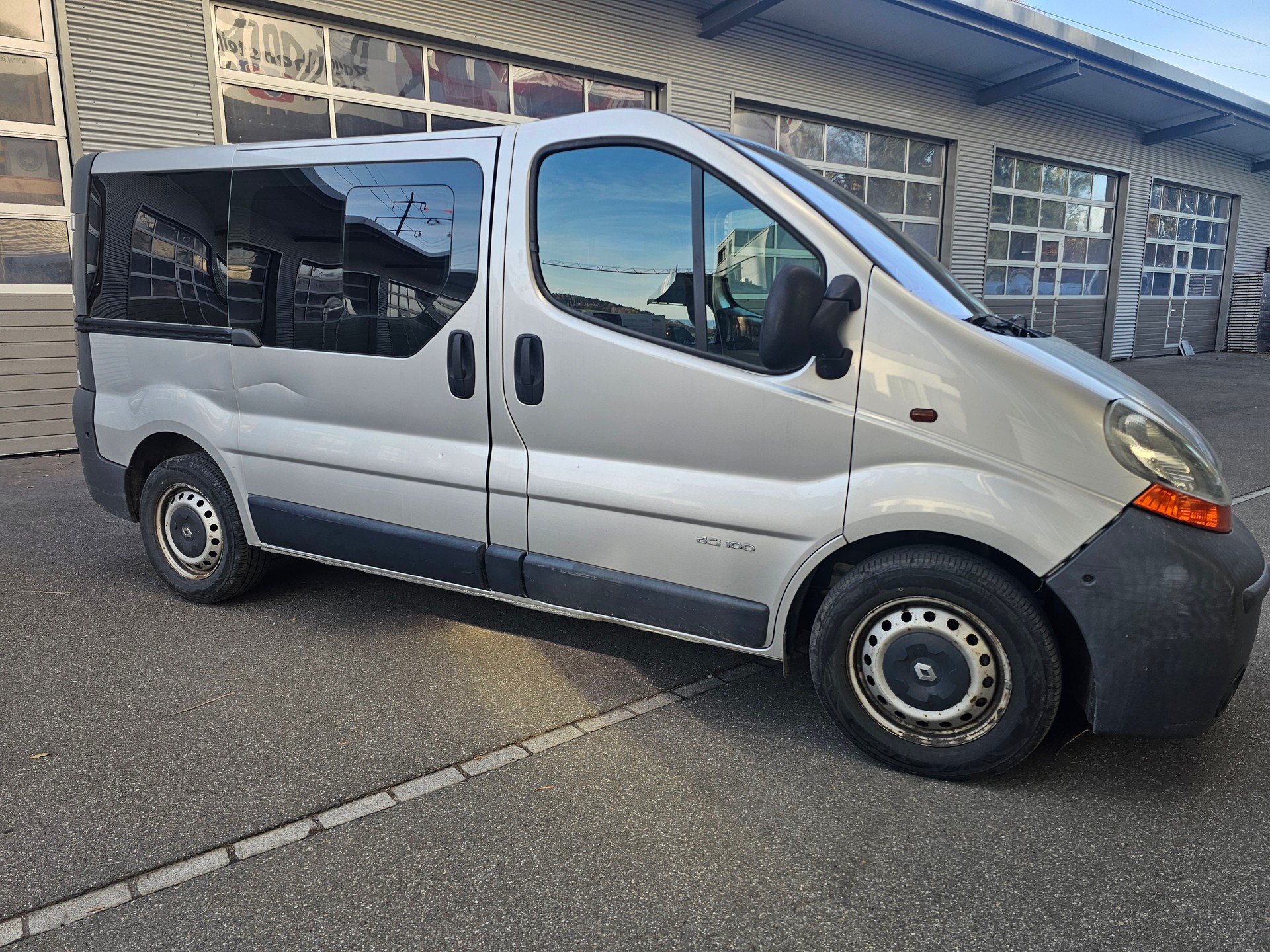 RENAULT Trafic 1.9 dCi 100 2.9t-showroom-element-3