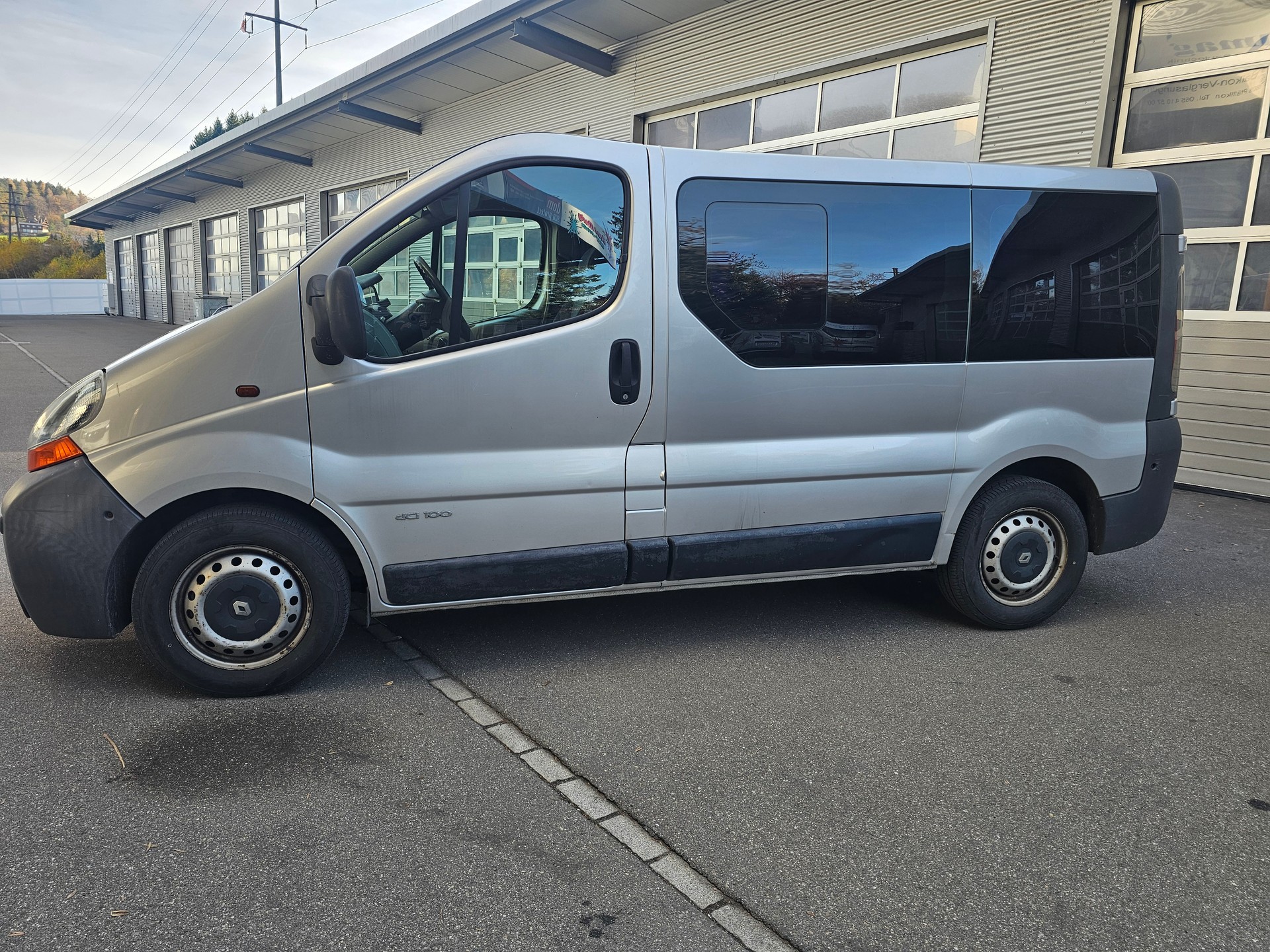 RENAULT Trafic 1.9 dCi 100 2.9t-image-4