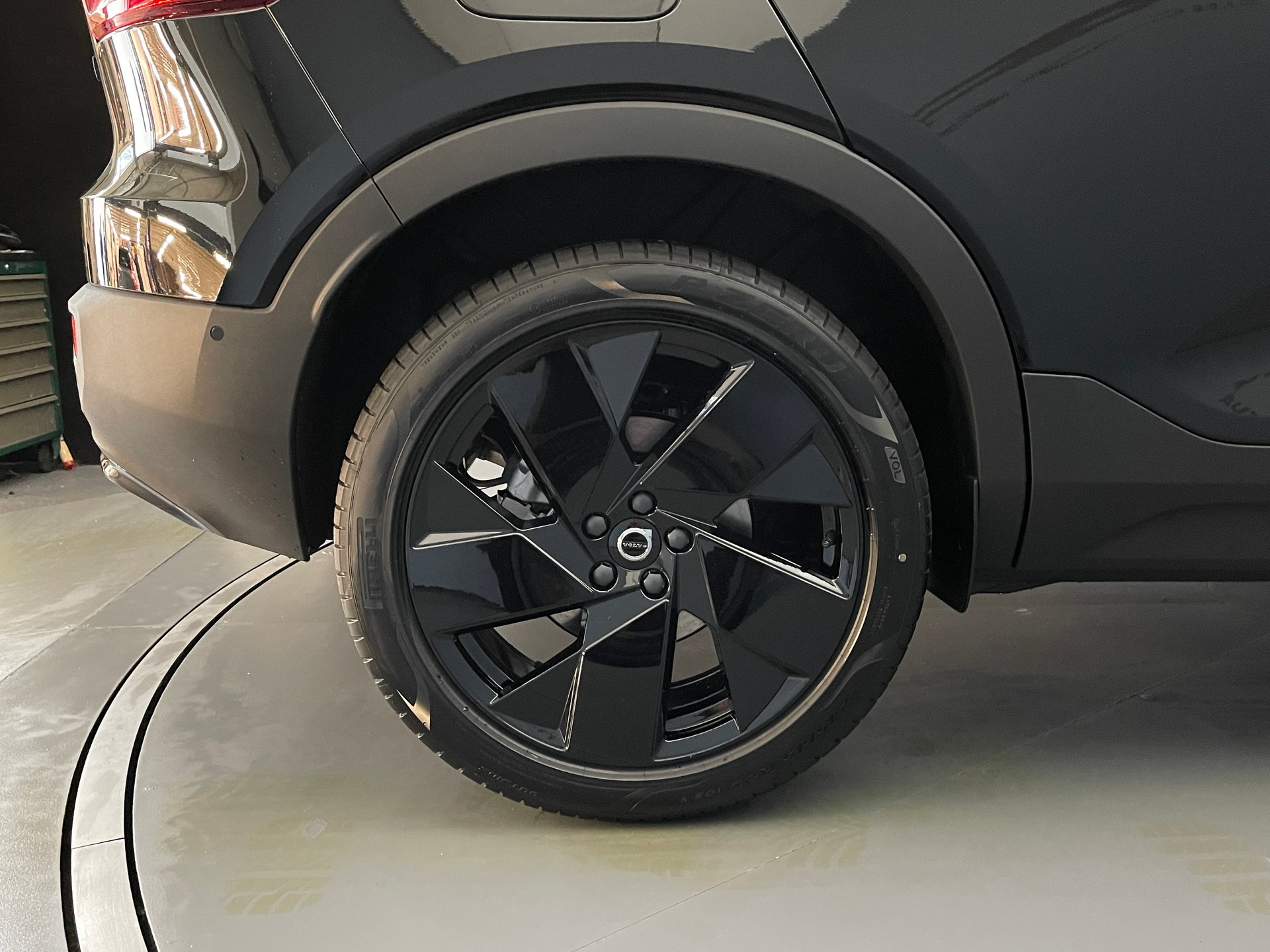VOLVO XC40 2.0 B4 MH Black Edition-image-5