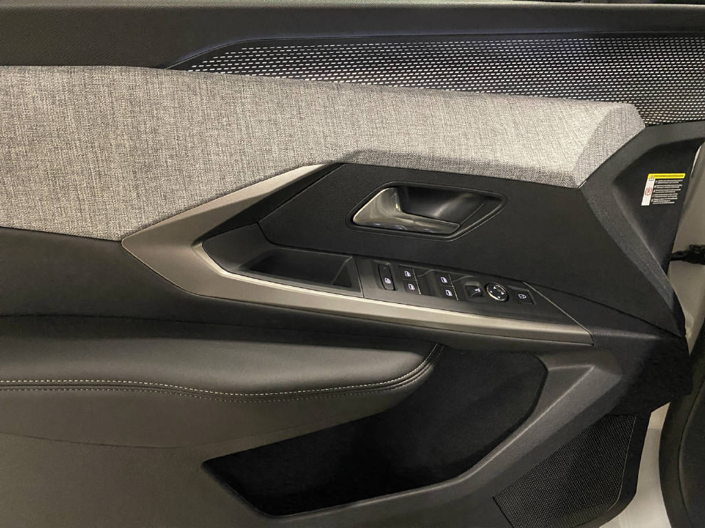 PEUGEOT 5008 1.2 Hybrid GT-image-11
