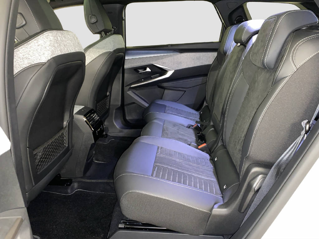 PEUGEOT 5008 1.2 Hybrid GT-image-12