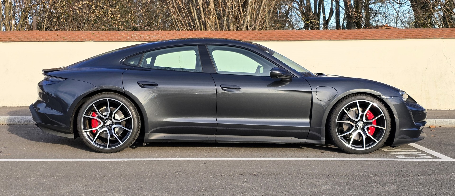 PORSCHE Taycan 4S 93.4 kWh-showroom-element-1