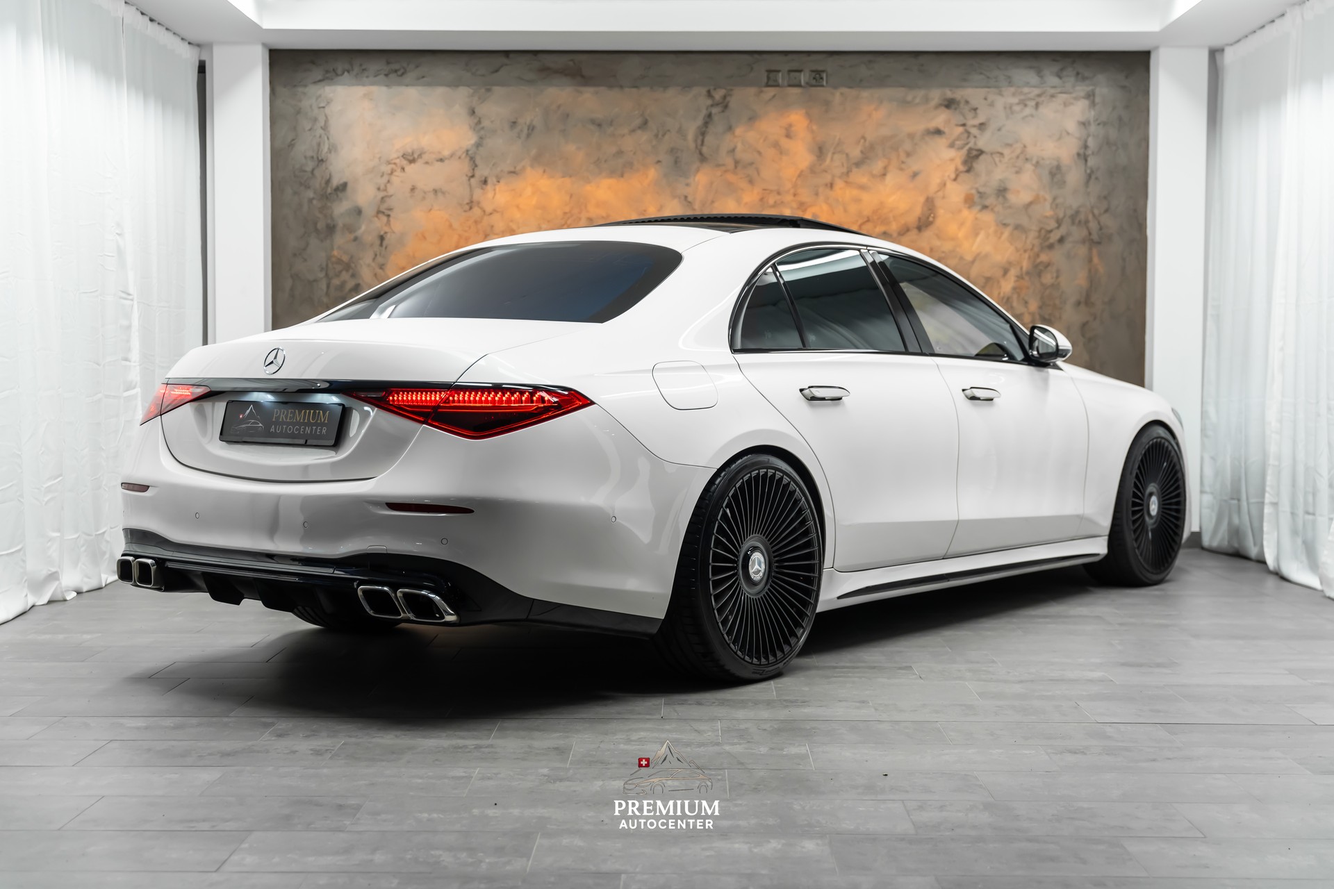 MERCEDES-BENZ S 500 4Matic (S63 AMG) *Fond-Entertainment*Burmester-4D*Massage*-image-1