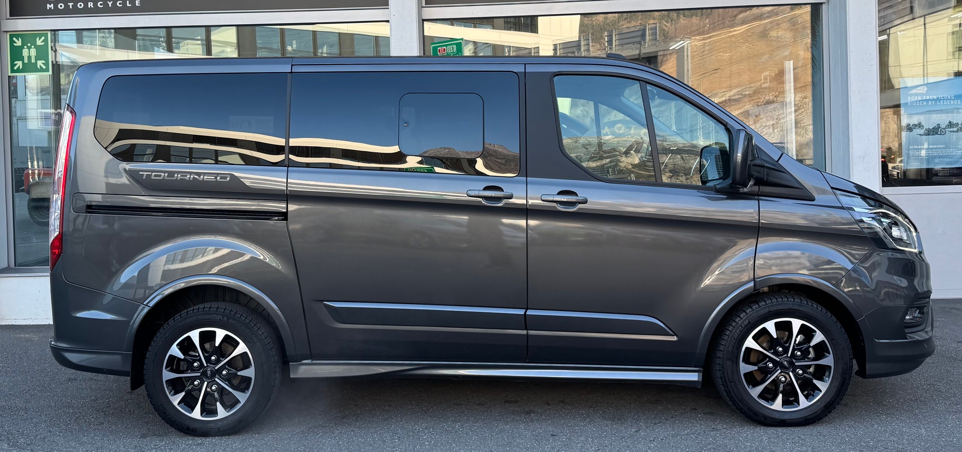 FORD Tourneo Custom 320 L1H1 Sport HEV2-showroom-element-1