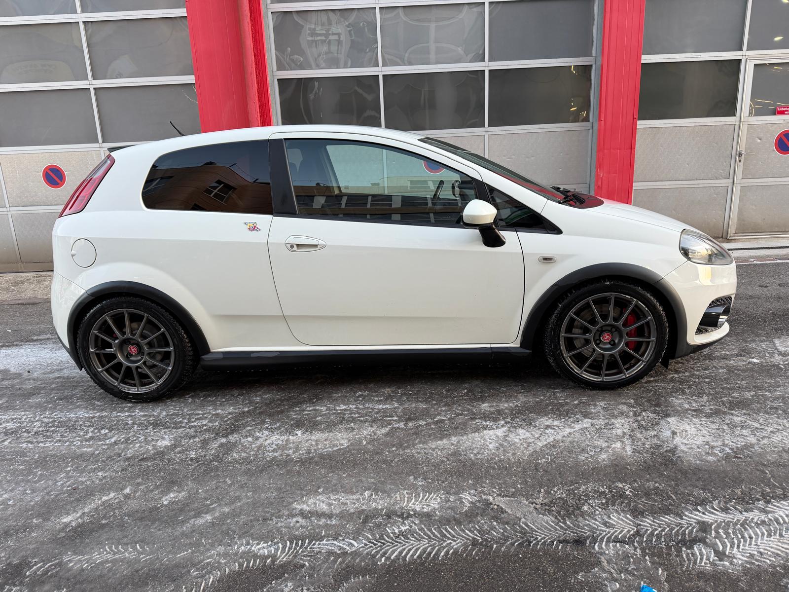 FIAT Punto 1.4 16V Turbo Abarth-image-1