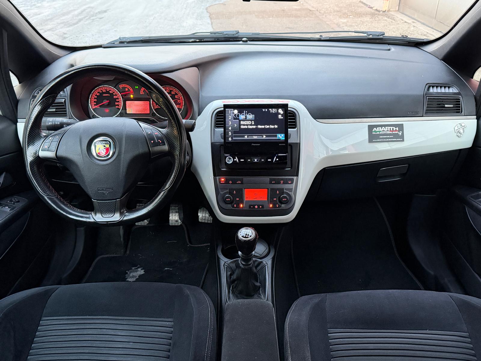 FIAT Punto 1.4 16V Turbo Abarth-image-15