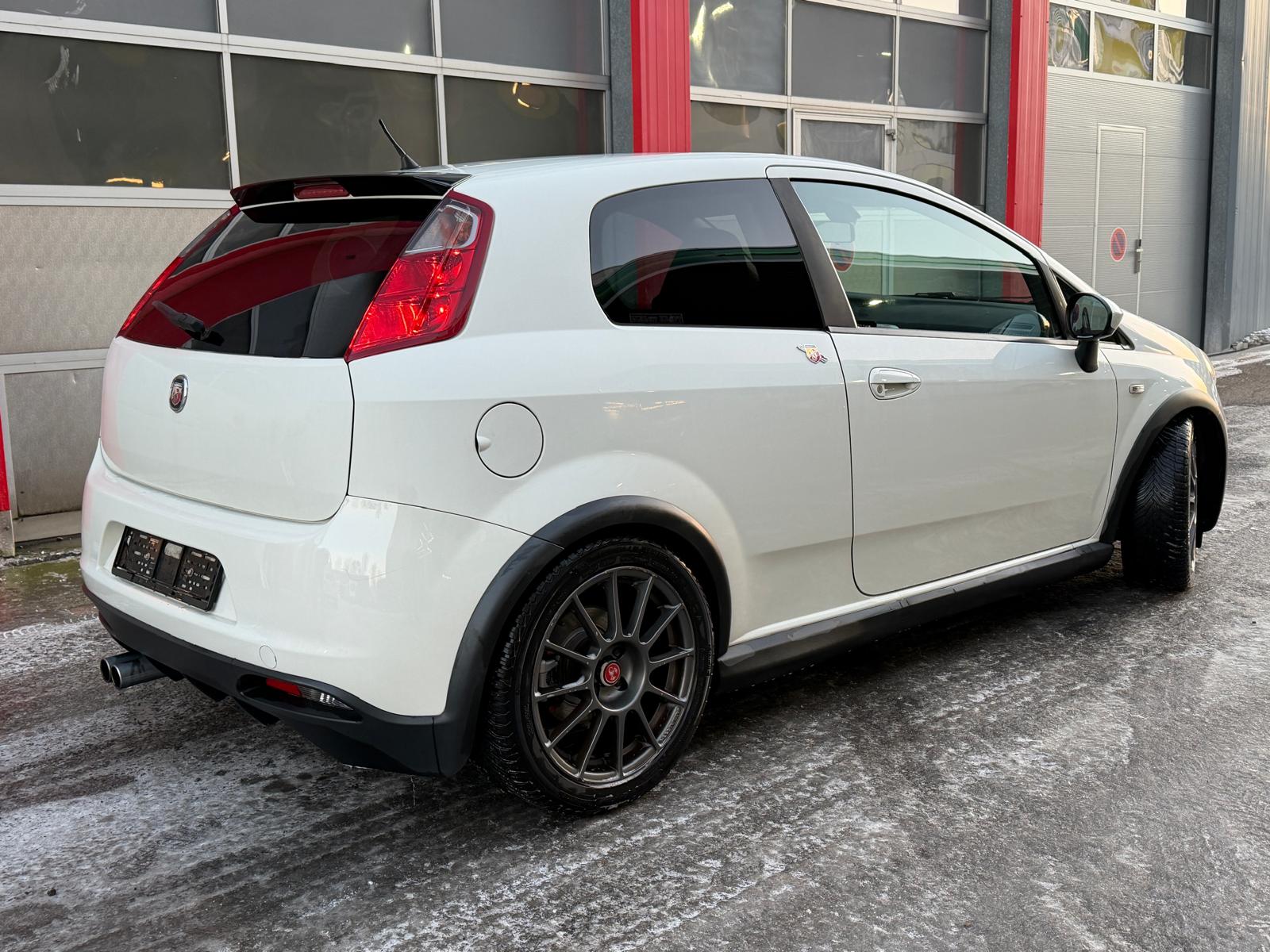 FIAT Punto 1.4 16V Turbo Abarth-image-2