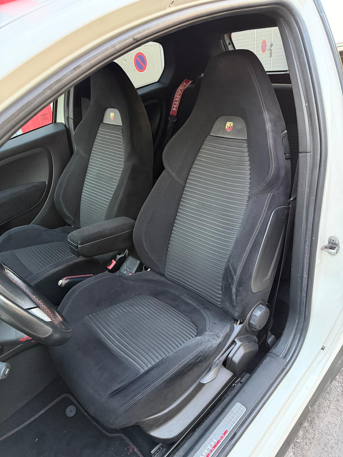 FIAT Punto 1.4 16V Turbo Abarth-image-12