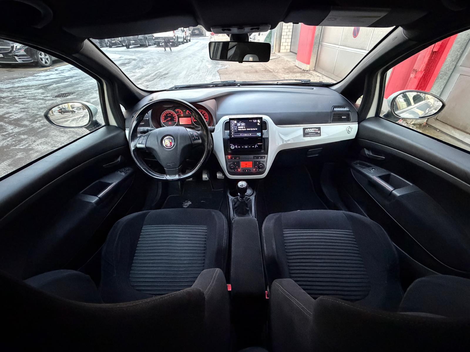 FIAT Punto 1.4 16V Turbo Abarth-image-7