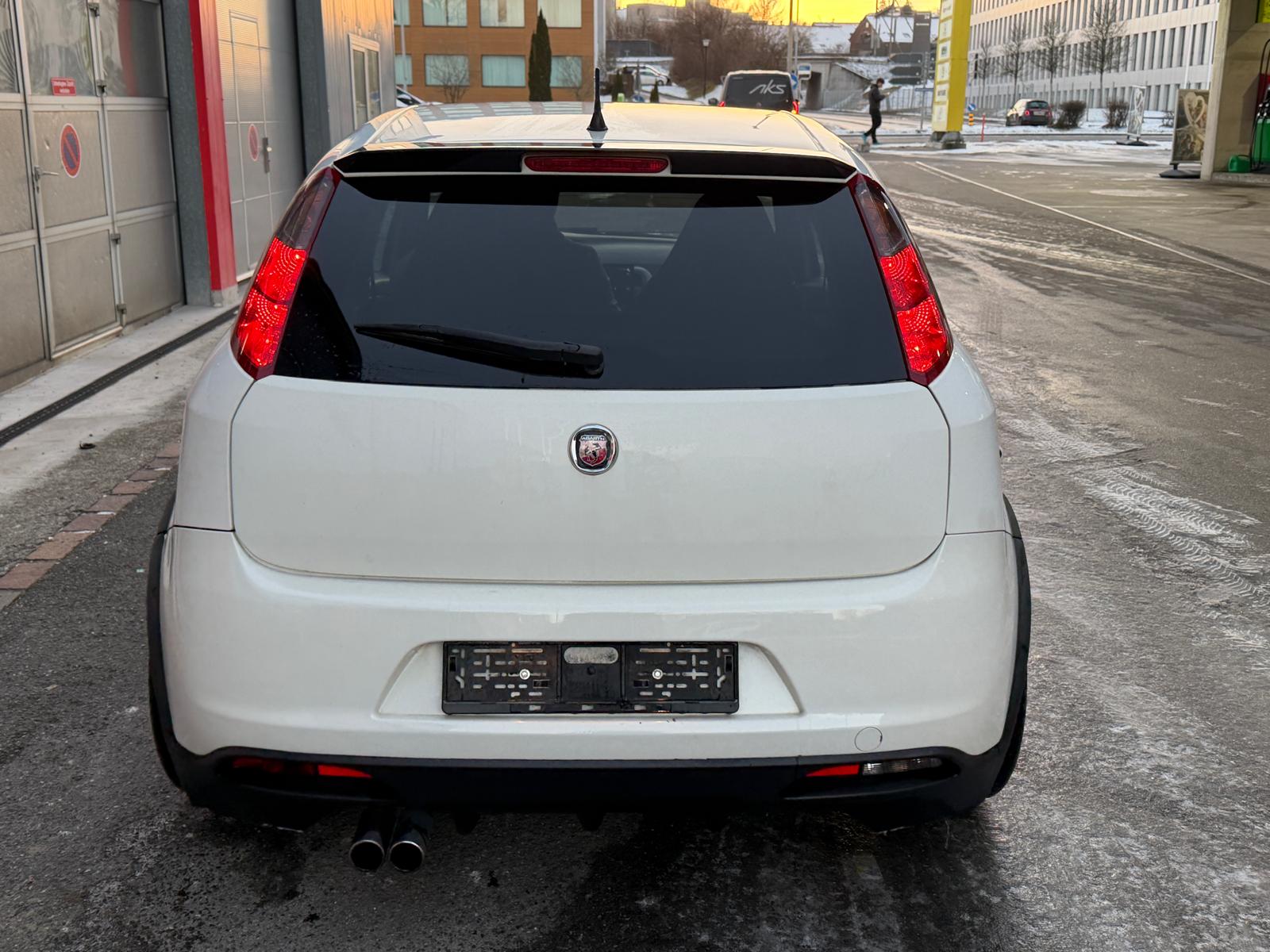FIAT Punto 1.4 16V Turbo Abarth-image-3