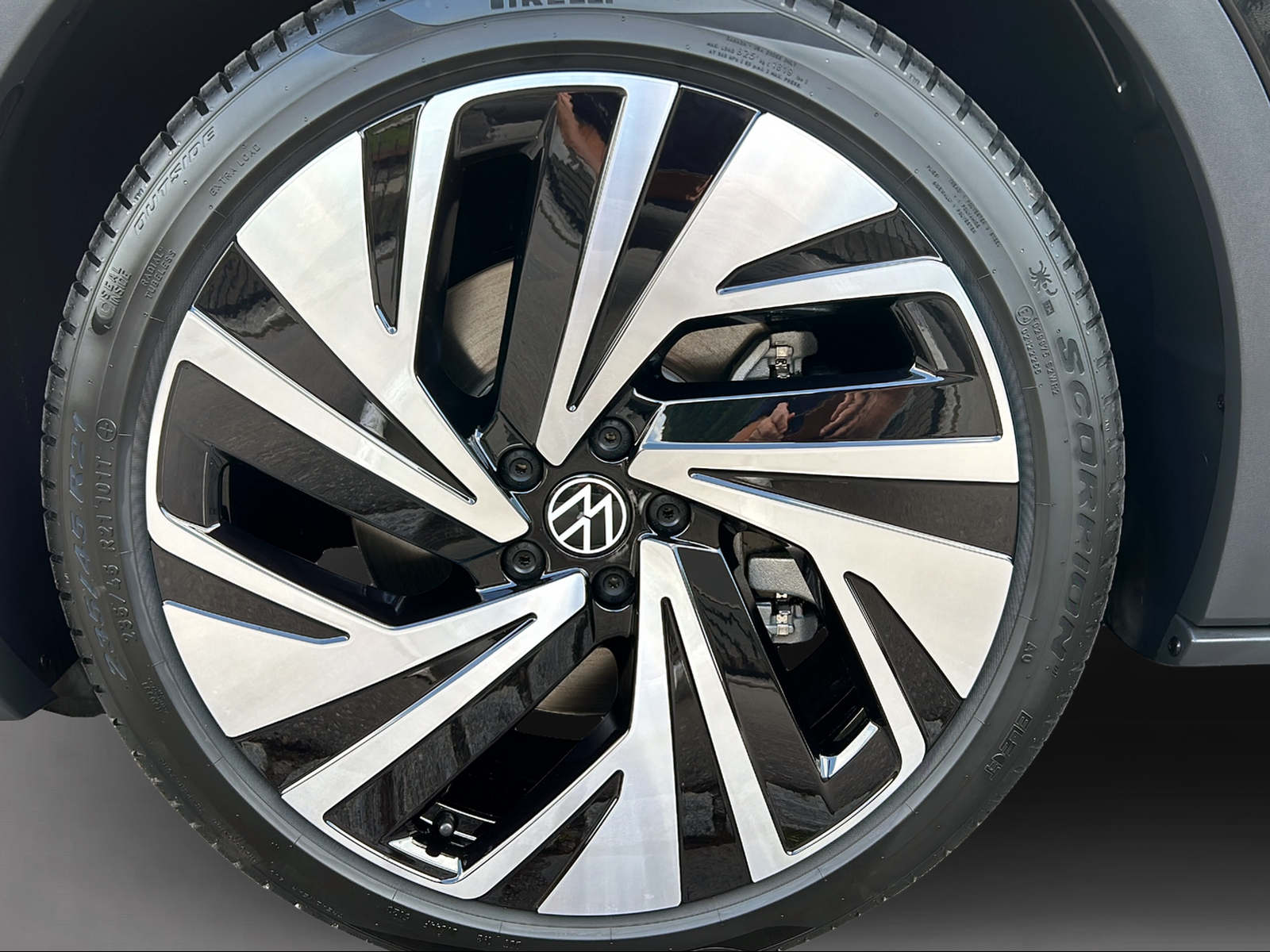 VW ID.4 GTX 4MOTION-image-6