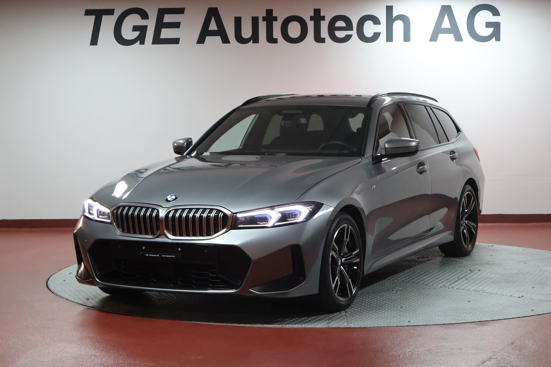 BMW 330d xDrive 48V Touring Steptronic M Sport-image-0