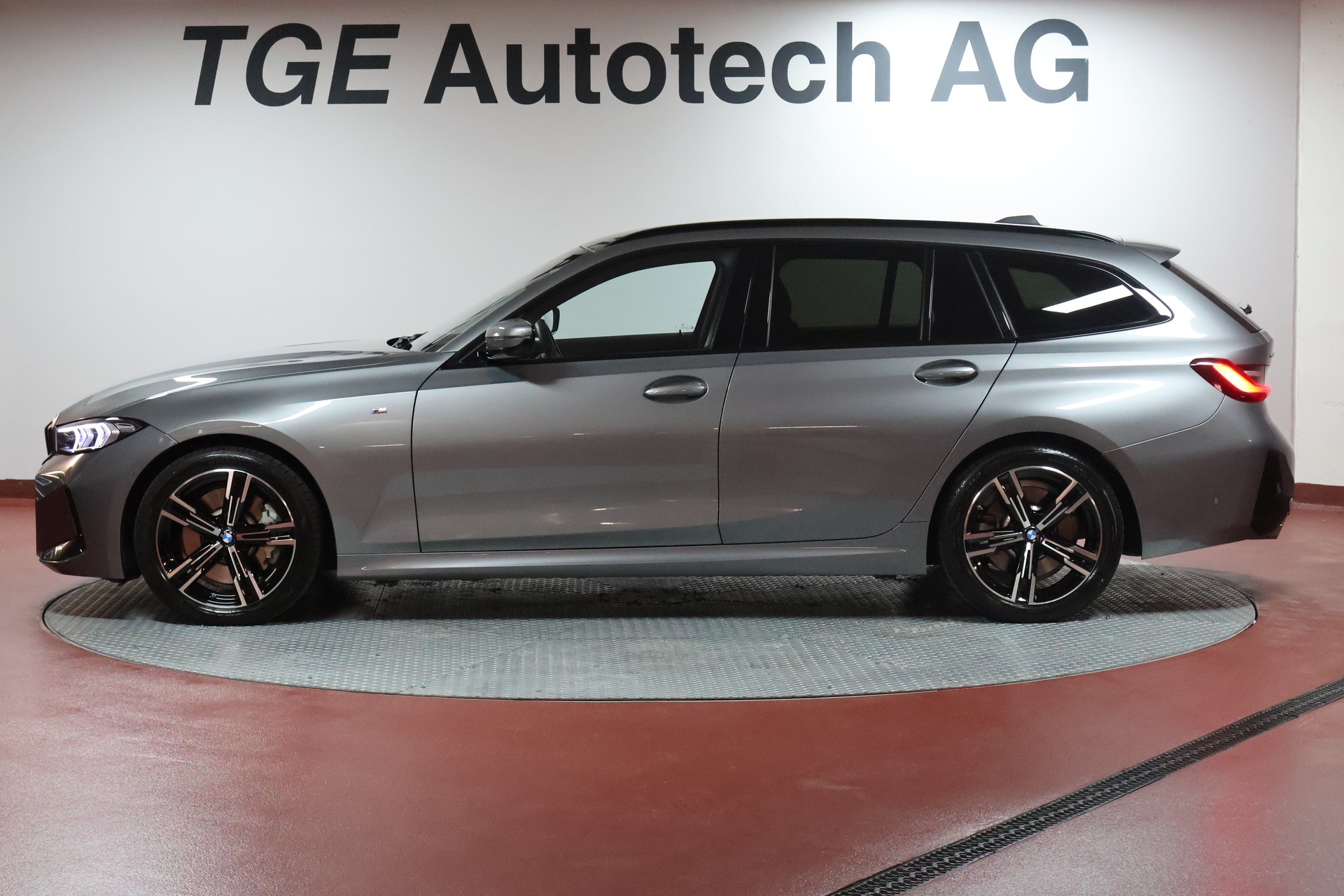 BMW 330d xDrive 48V Touring Steptronic M Sport-image-3