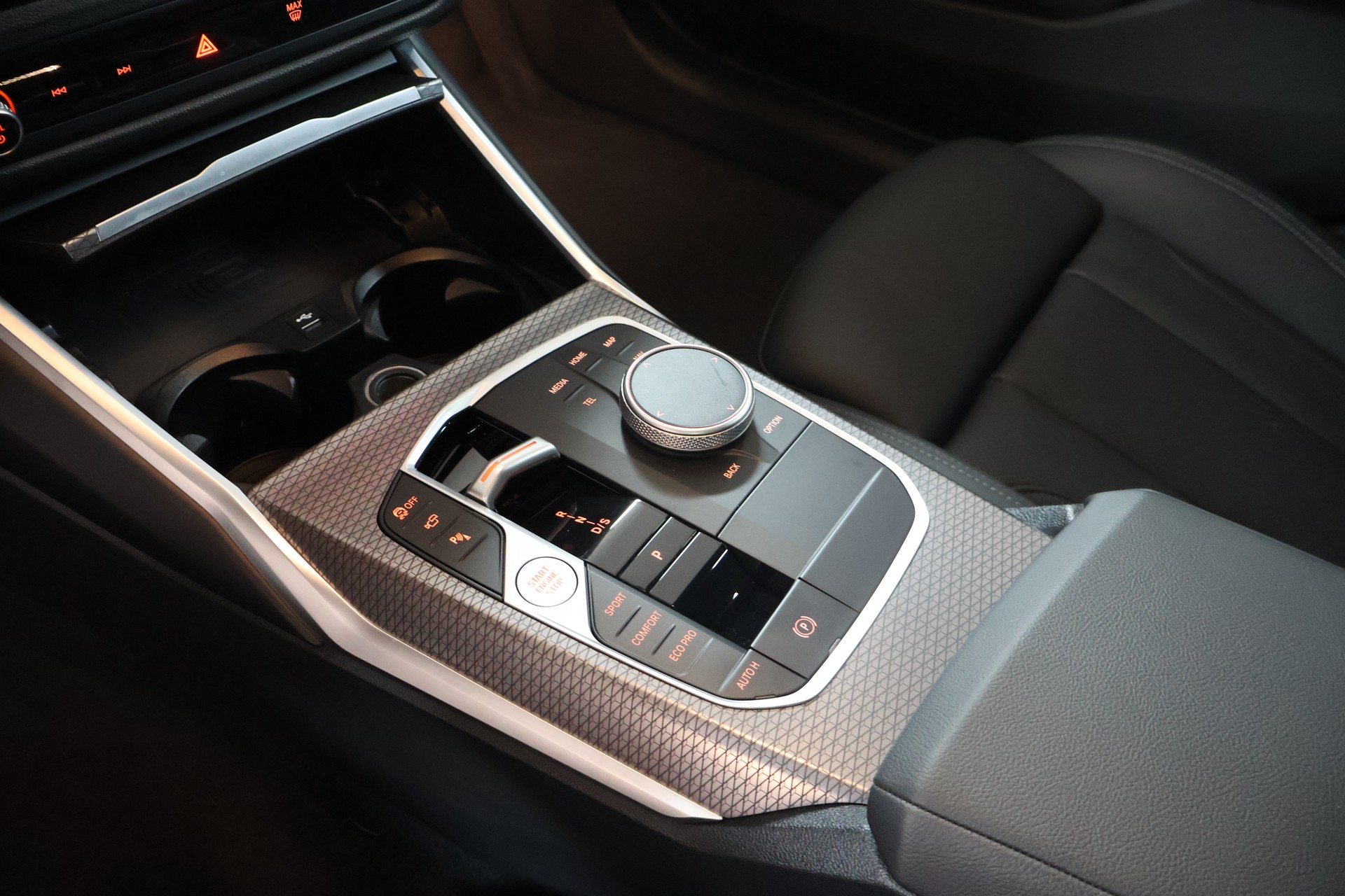 BMW 330d xDrive 48V Touring Steptronic M Sport-image-12