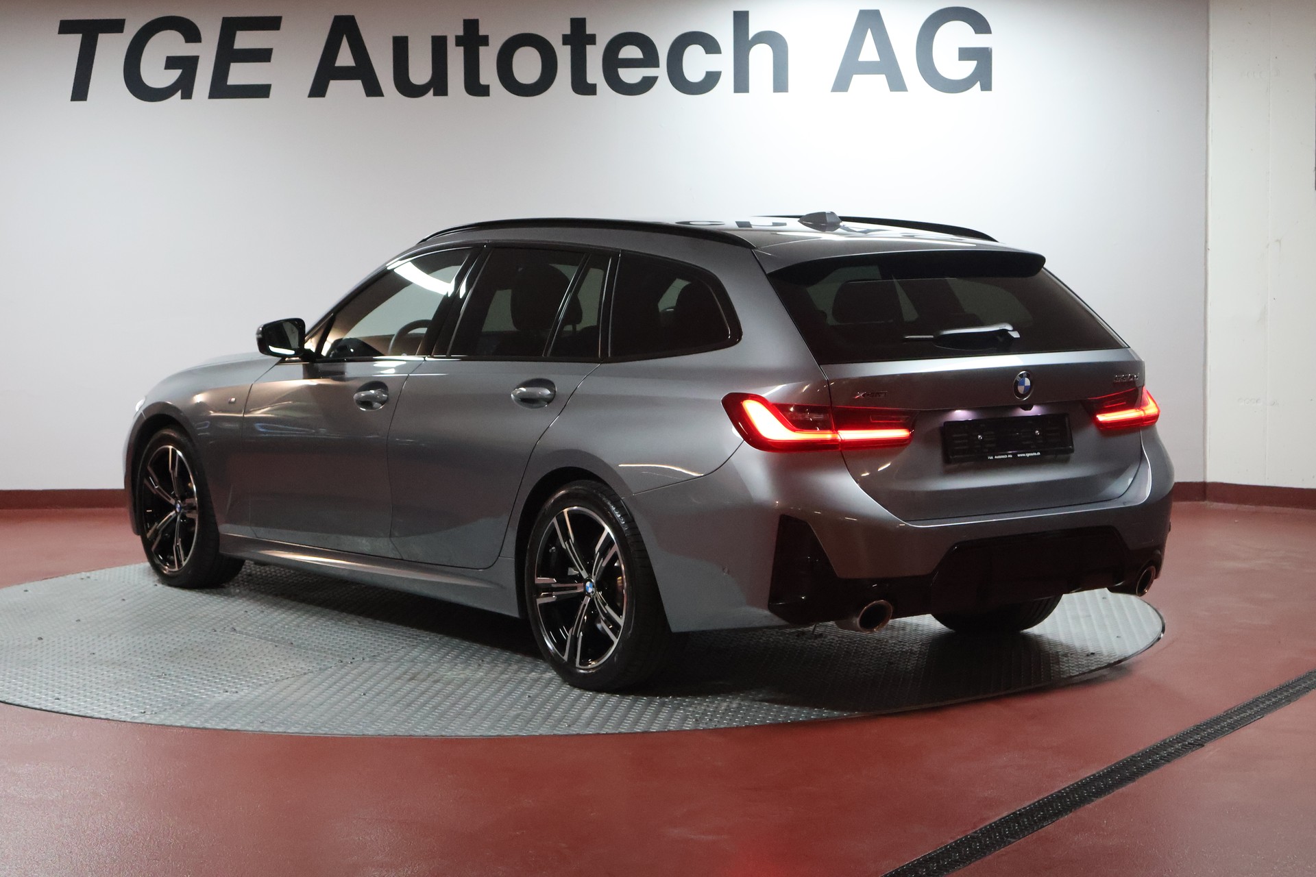 BMW 330d xDrive 48V Touring Steptronic M Sport-image-18