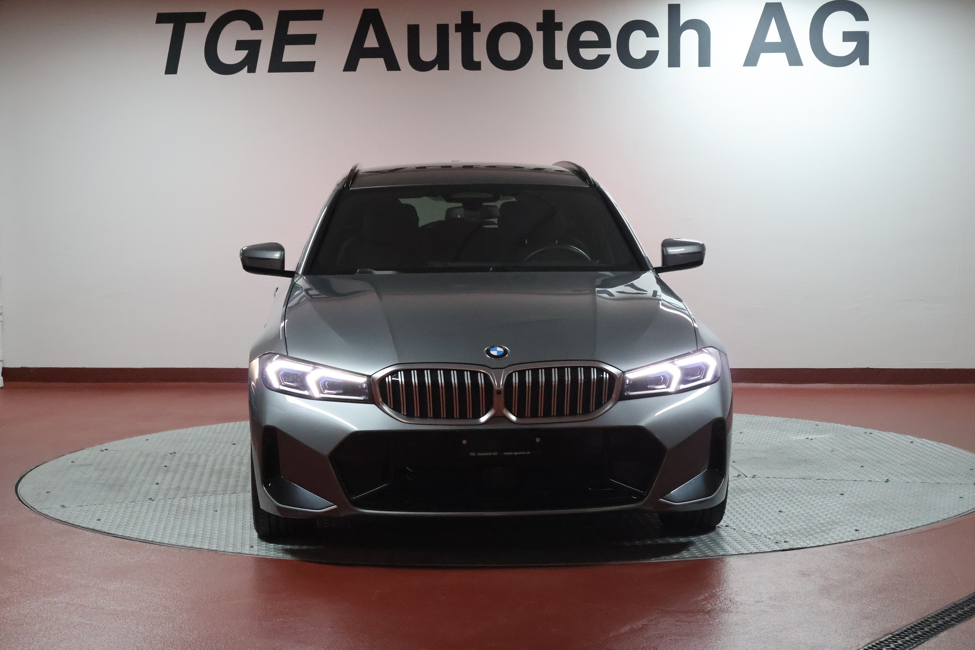 BMW 330d xDrive 48V Touring Steptronic M Sport-image-1
