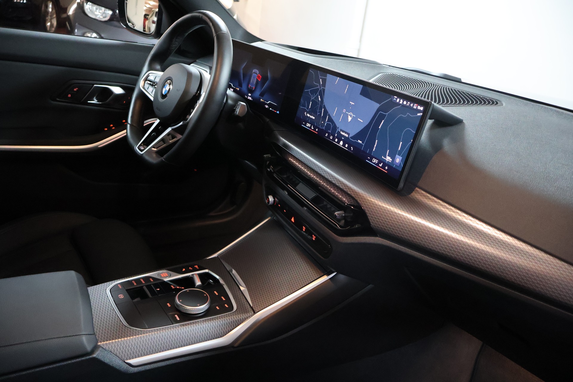 BMW 330d xDrive 48V Touring Steptronic M Sport-image-10
