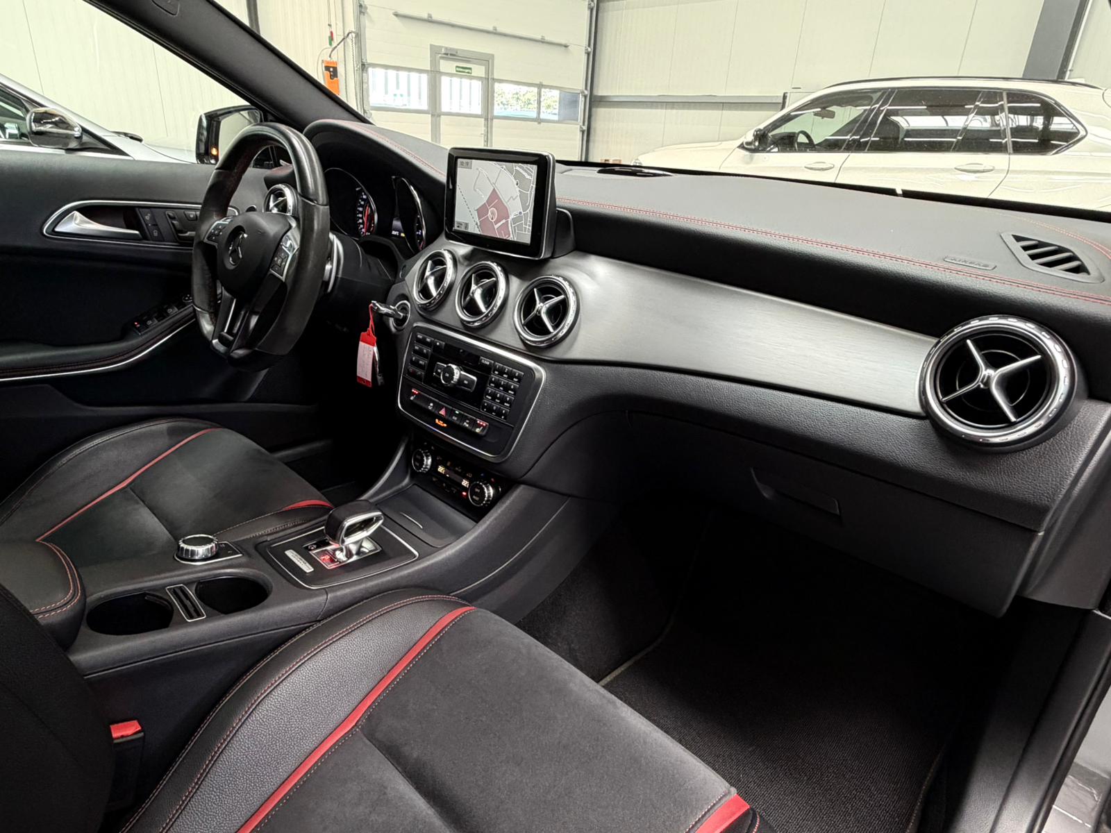 MERCEDES-BENZ GLA 45 AMG Edition 1 4Matic 7G-DCT-image-26