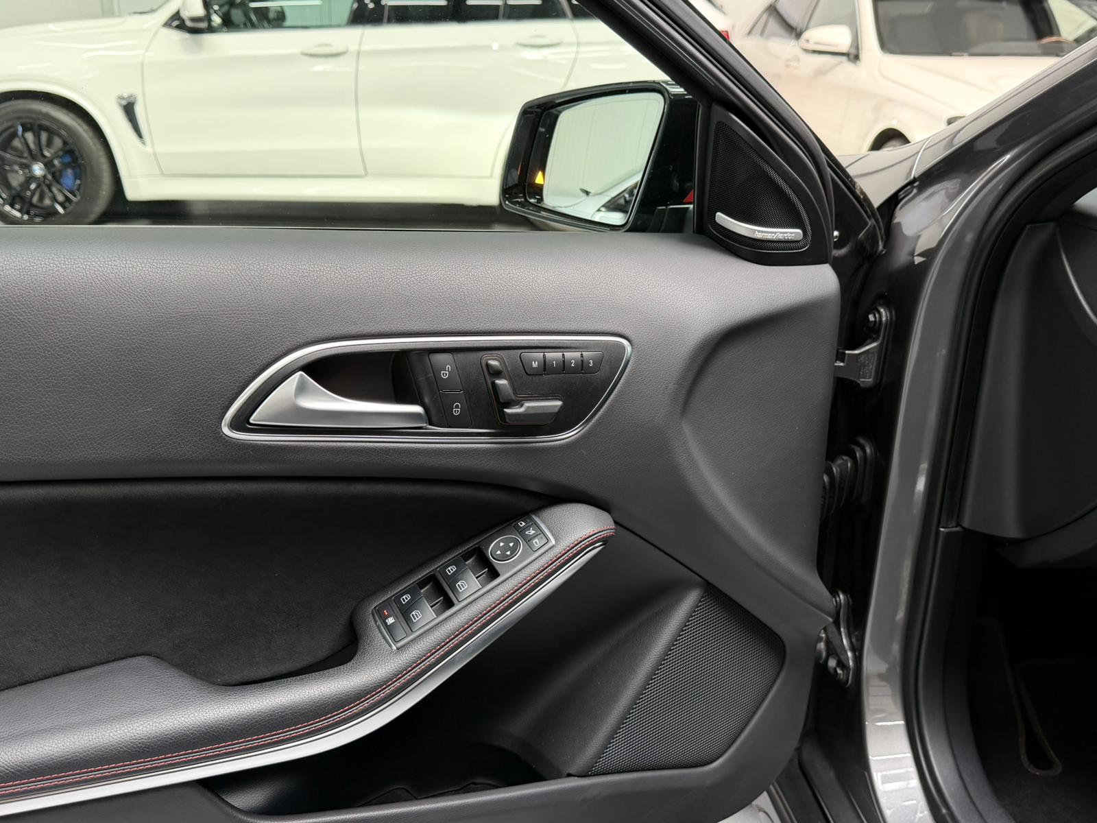 MERCEDES-BENZ GLA 45 AMG Edition 1 4Matic 7G-DCT-image-21