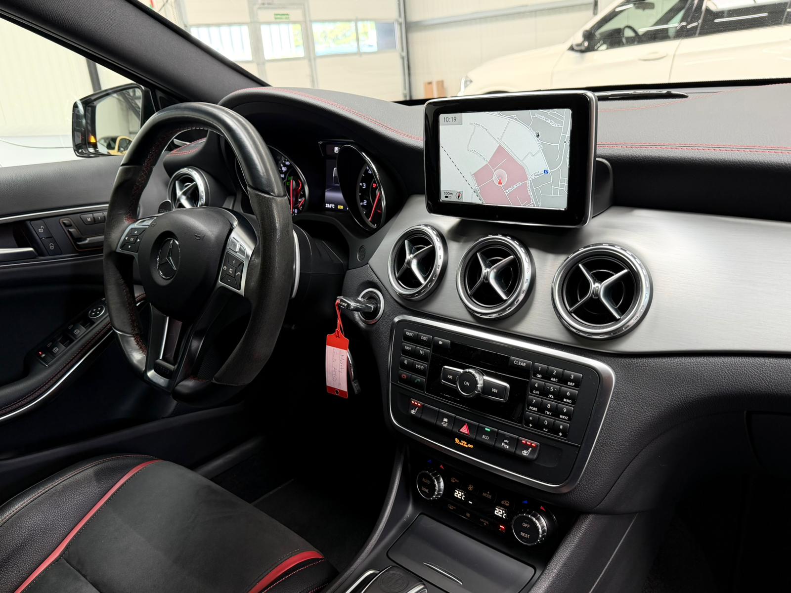 MERCEDES-BENZ GLA 45 AMG Edition 1 4Matic 7G-DCT-image-27