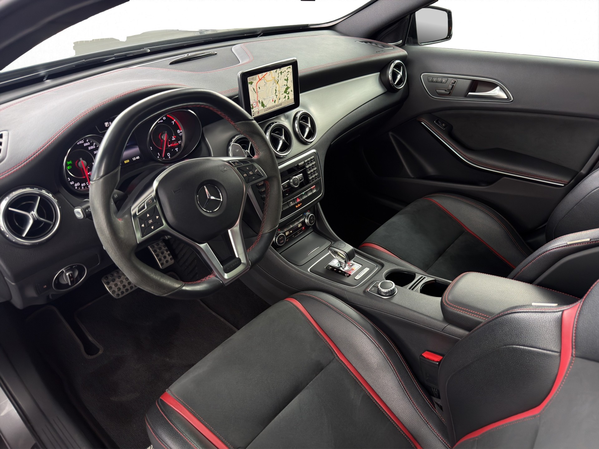 MERCEDES-BENZ GLA 45 AMG Edition 1 4Matic 7G-DCT-image-15