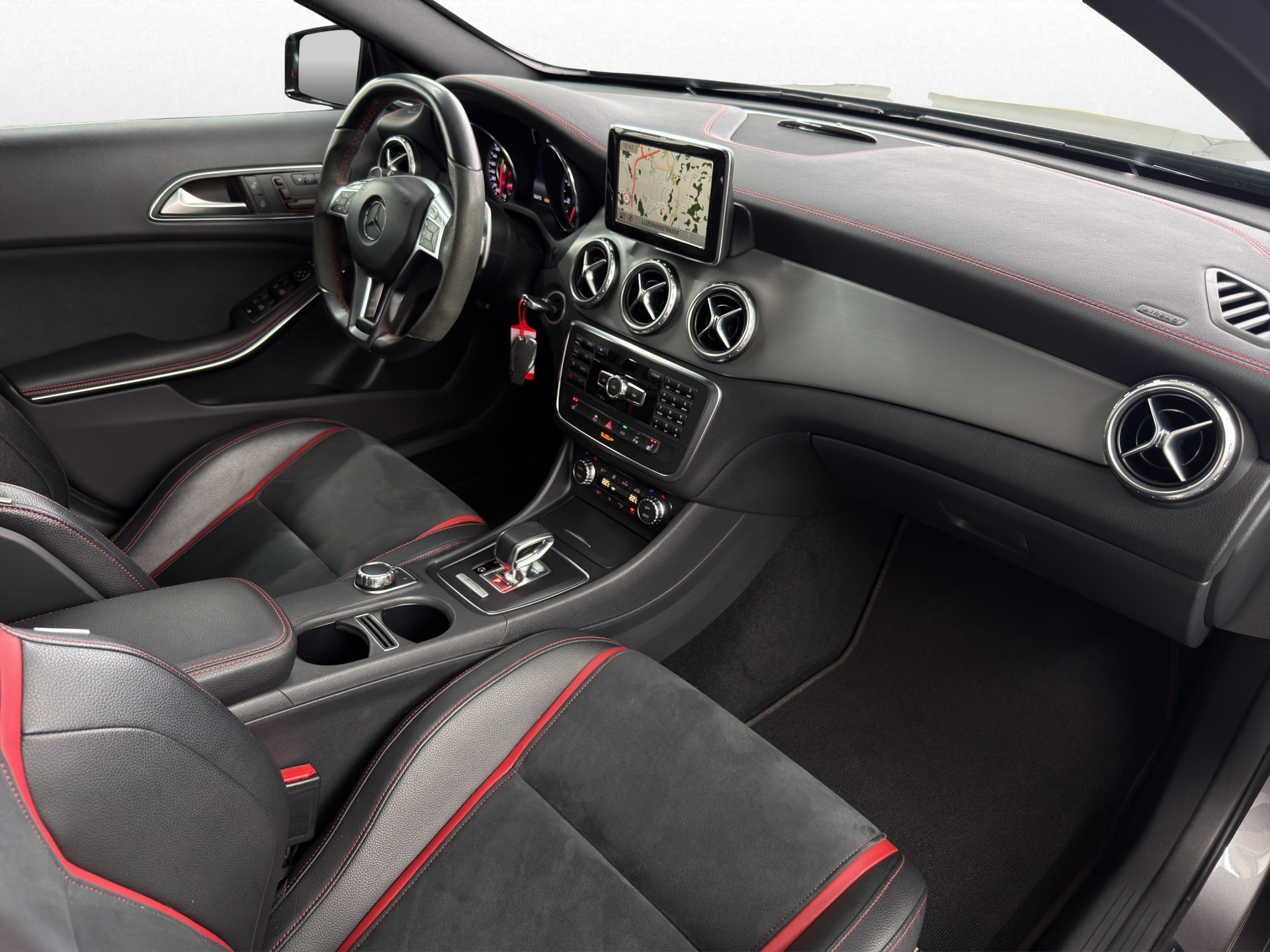 MERCEDES-BENZ GLA 45 AMG Edition 1 4Matic 7G-DCT-image-22