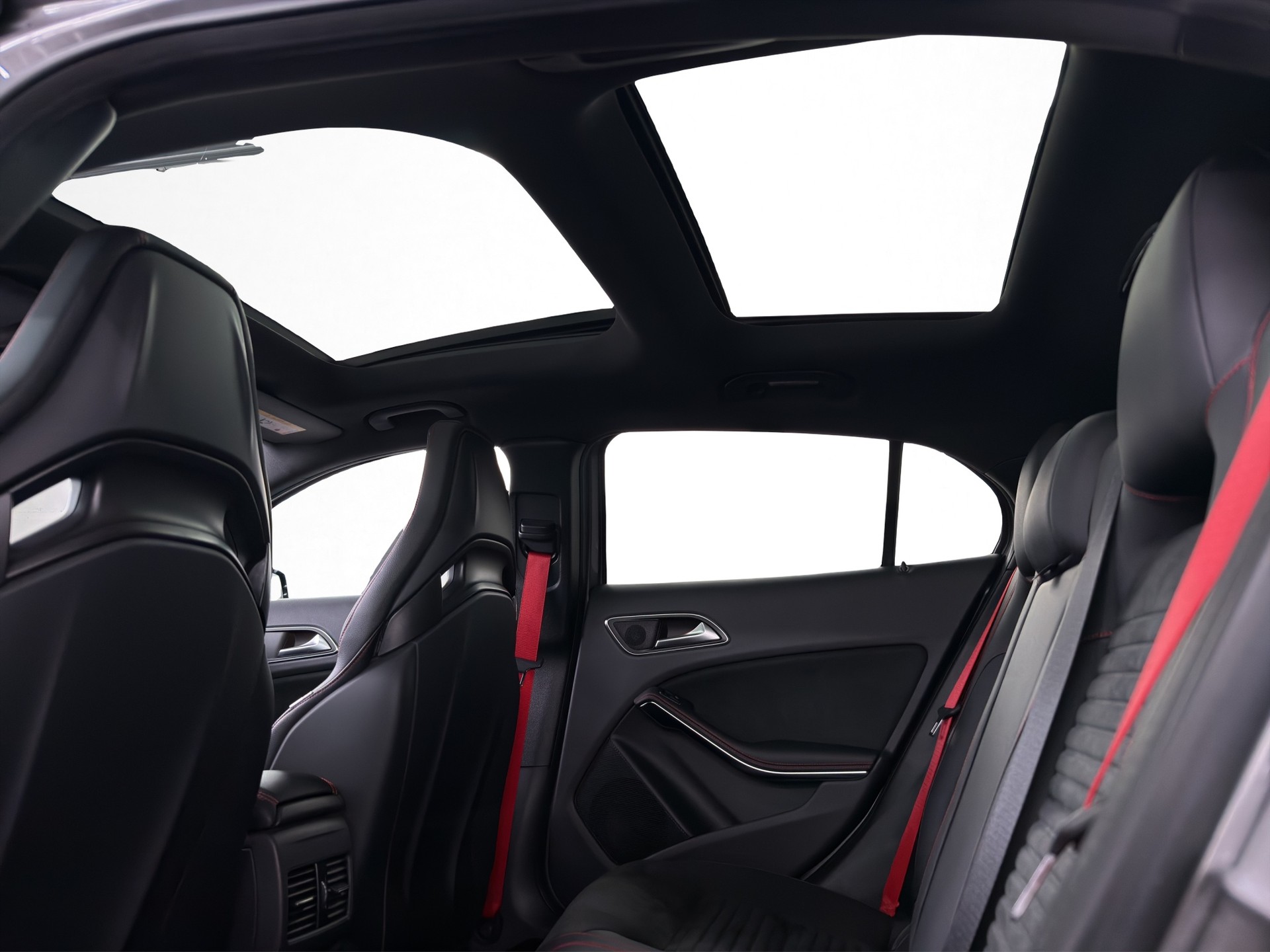 MERCEDES-BENZ GLA 45 AMG Edition 1 4Matic 7G-DCT-image-17