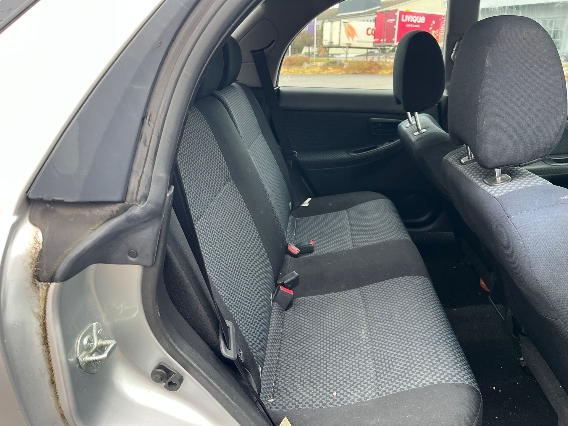 SUBARU Impreza 1.5R Swiss De Luxe-image-6