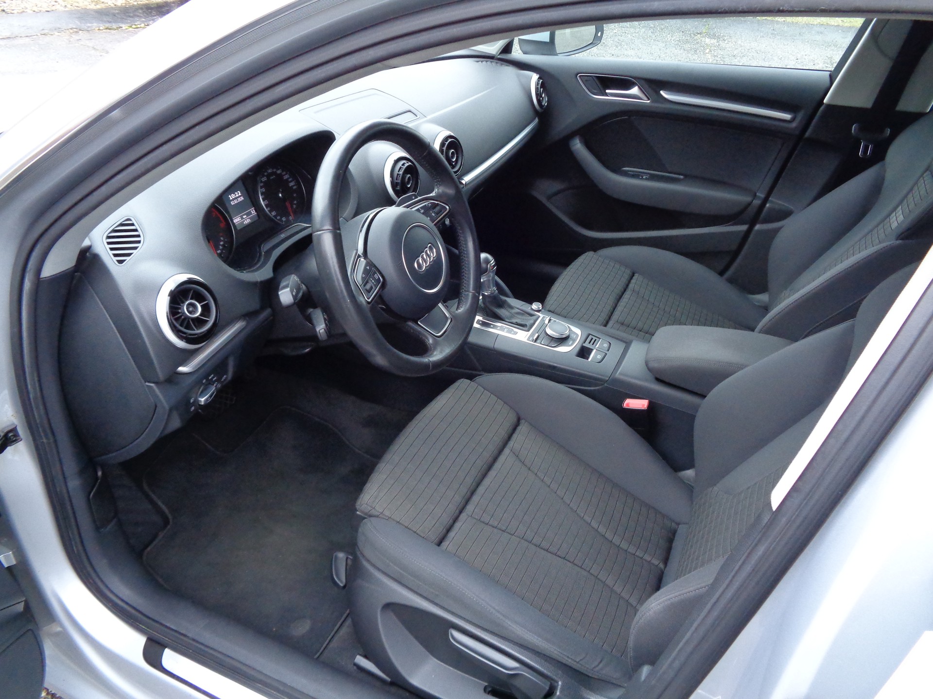 AUDI A3 Sportback 1.4 TFSI Ambition S-tronic-image-8