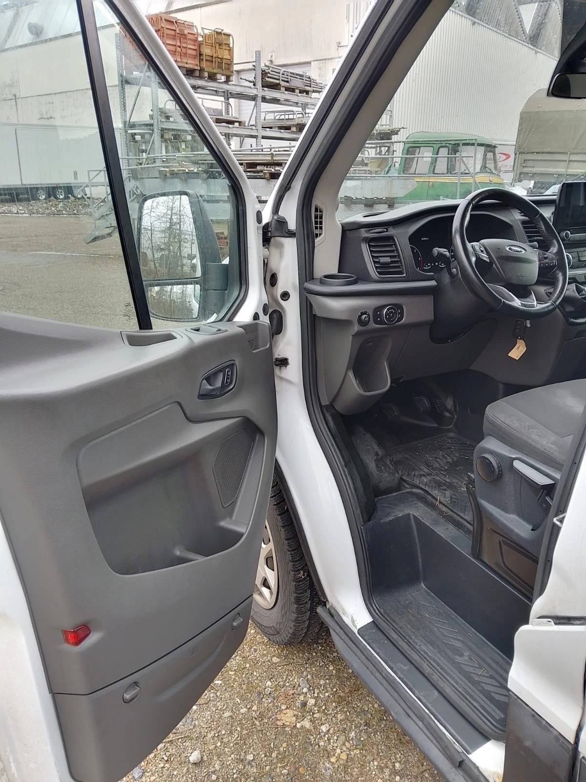 FORD Transit 350 L4 Ambiente 2.0 TDCi 185 RWD-image-7