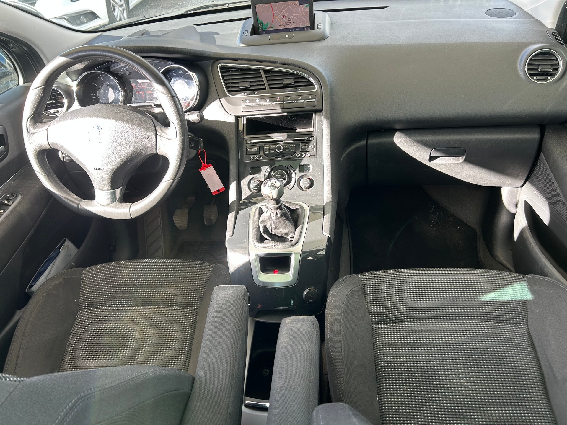 PEUGEOT 5008 1.6 16V T Family-image-16