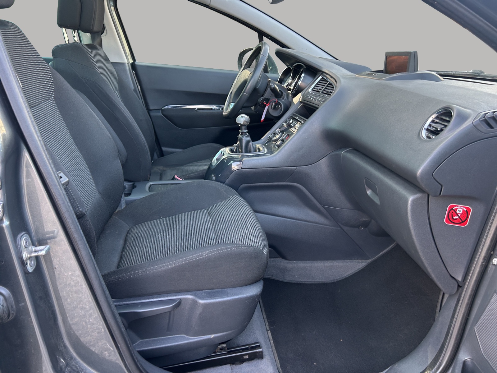 PEUGEOT 5008 1.6 16V T Family-image-6