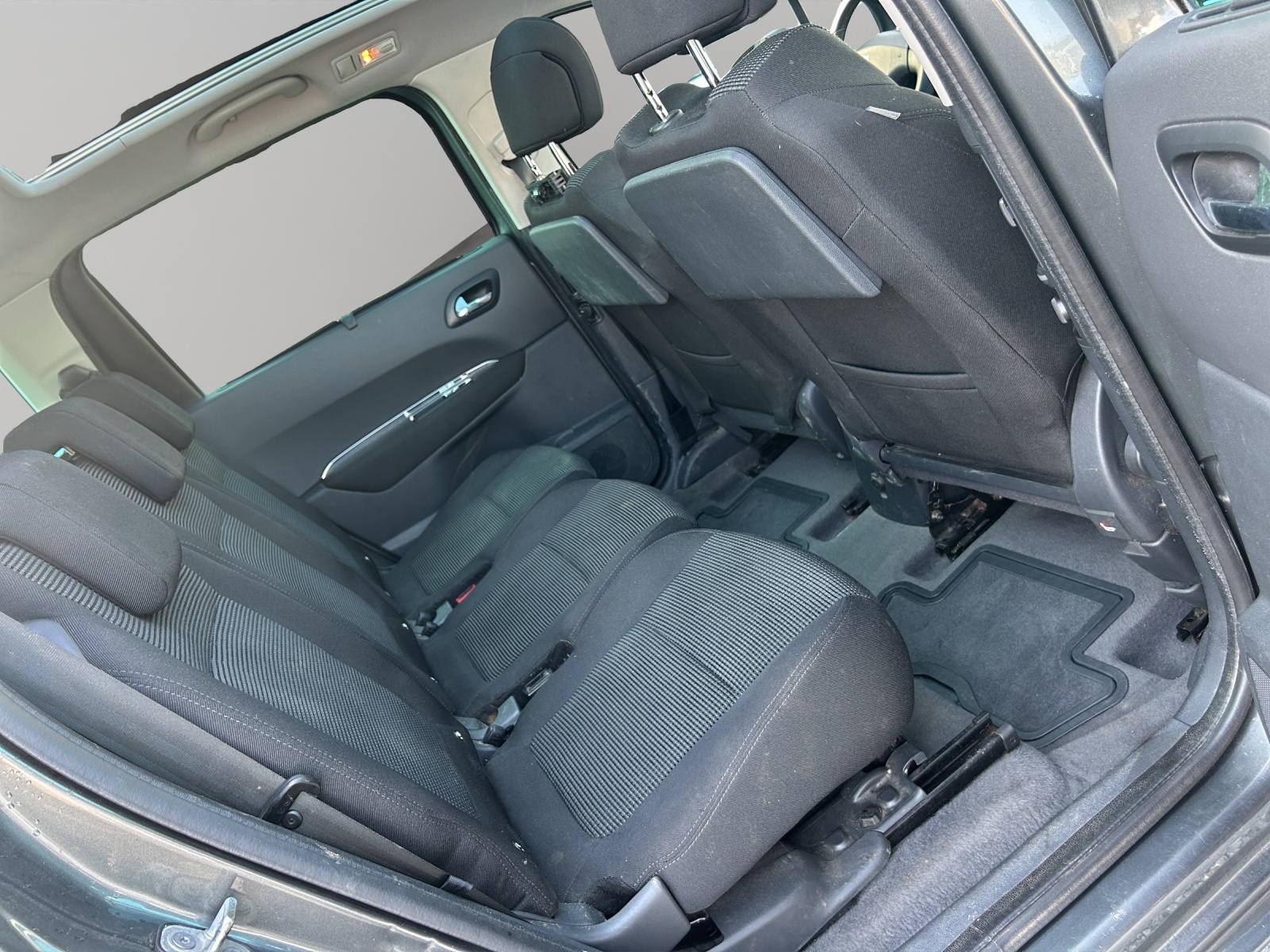 PEUGEOT 5008 1.6 16V T Family-image-13