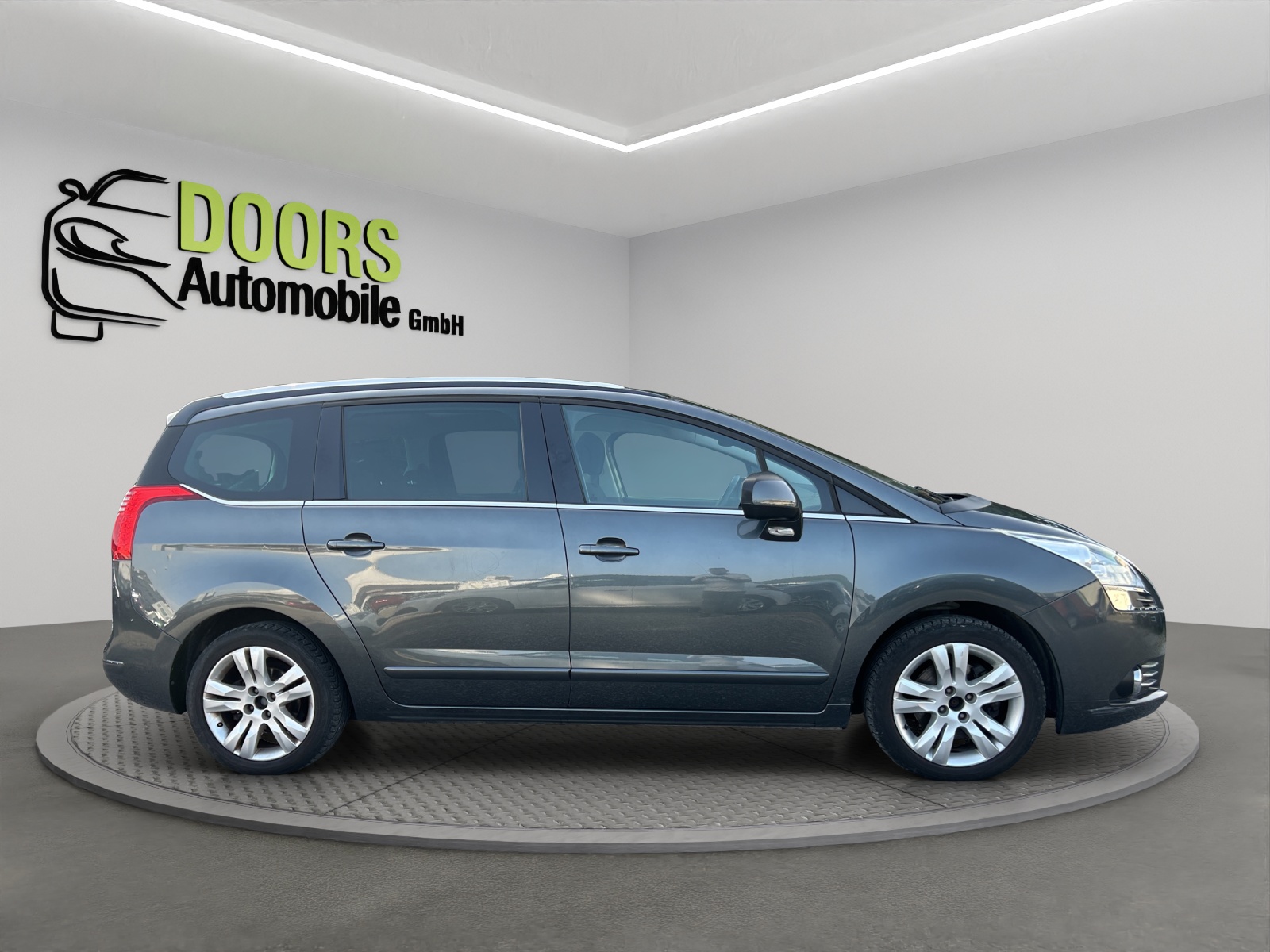 PEUGEOT 5008 1.6 16V T Family-image-5