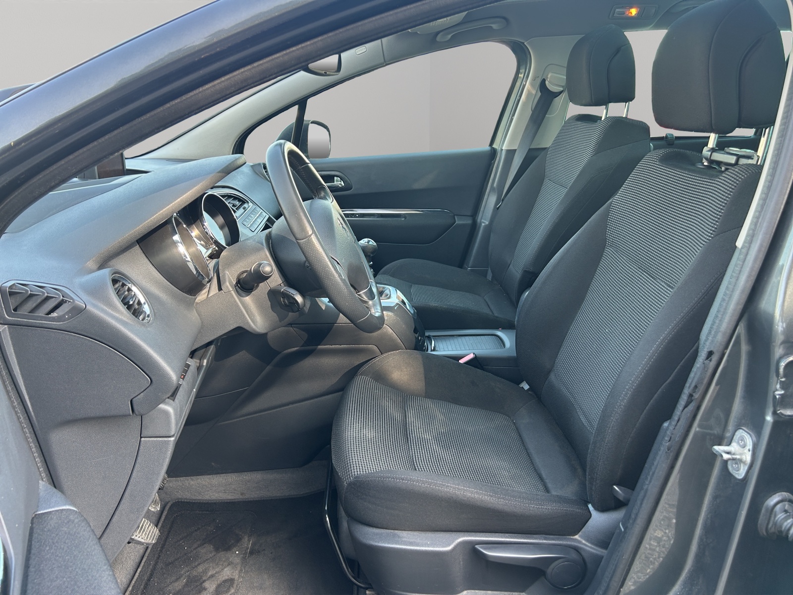 PEUGEOT 5008 1.6 16V T Family-image-7