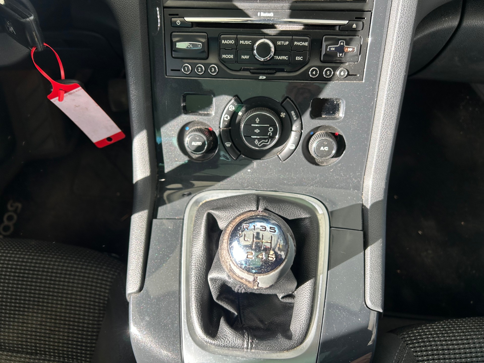 PEUGEOT 5008 1.6 16V T Family-image-19