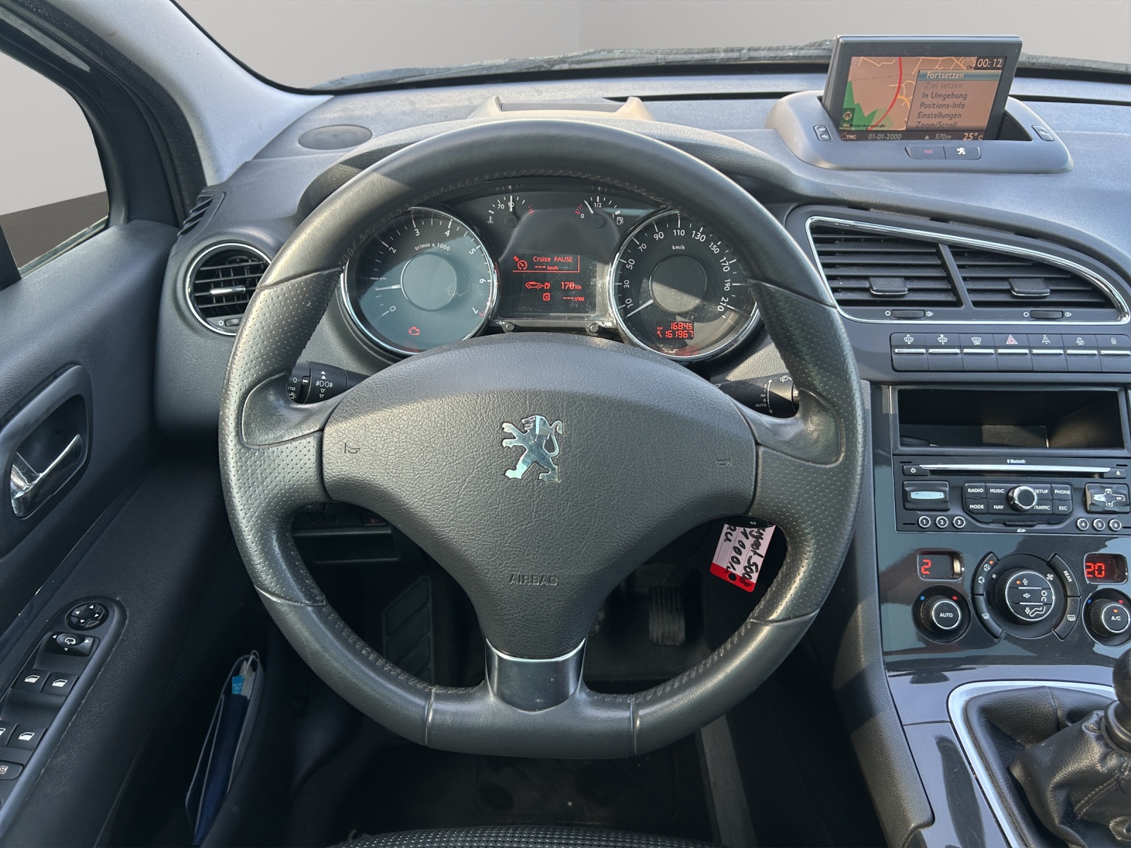PEUGEOT 5008 1.6 16V T Family-image-12