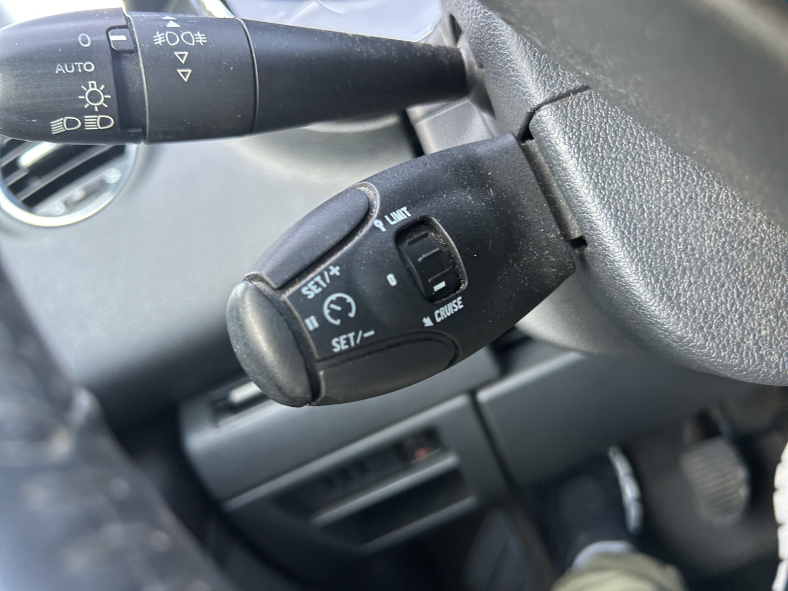 PEUGEOT 5008 1.6 16V T Family-image-11