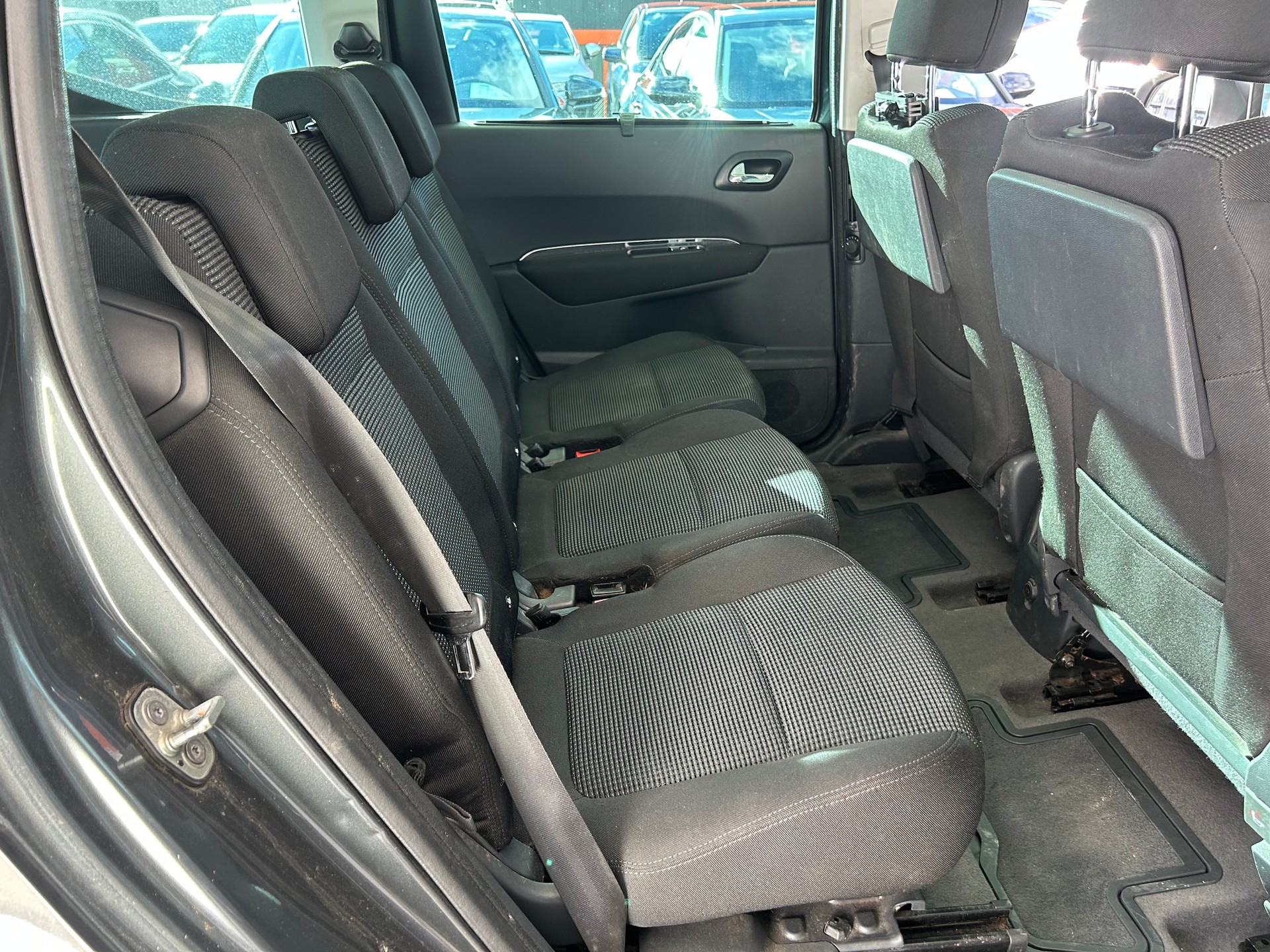 PEUGEOT 5008 1.6 16V T Family-image-15