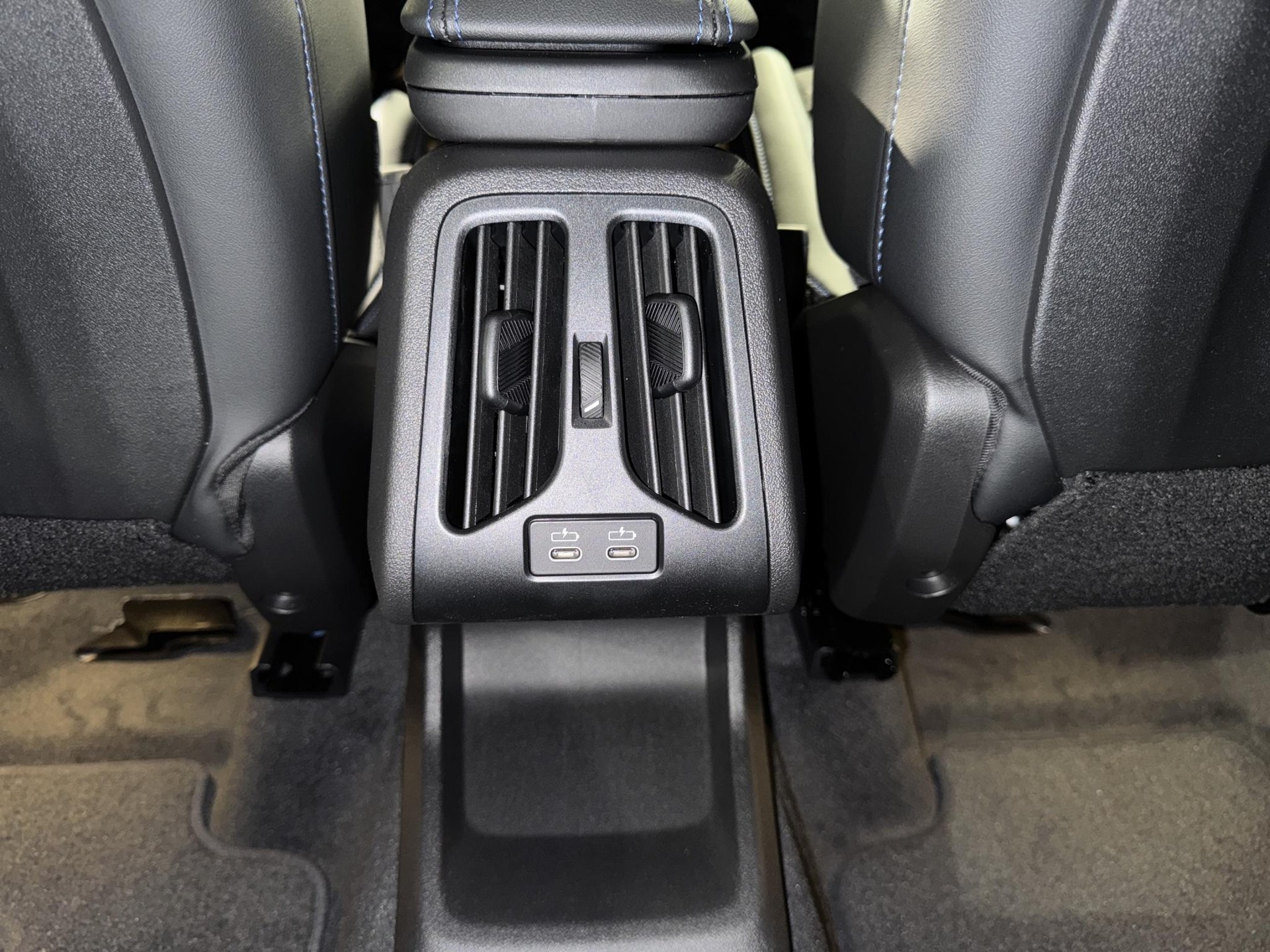 BMW X1 23d xDrive-image-10