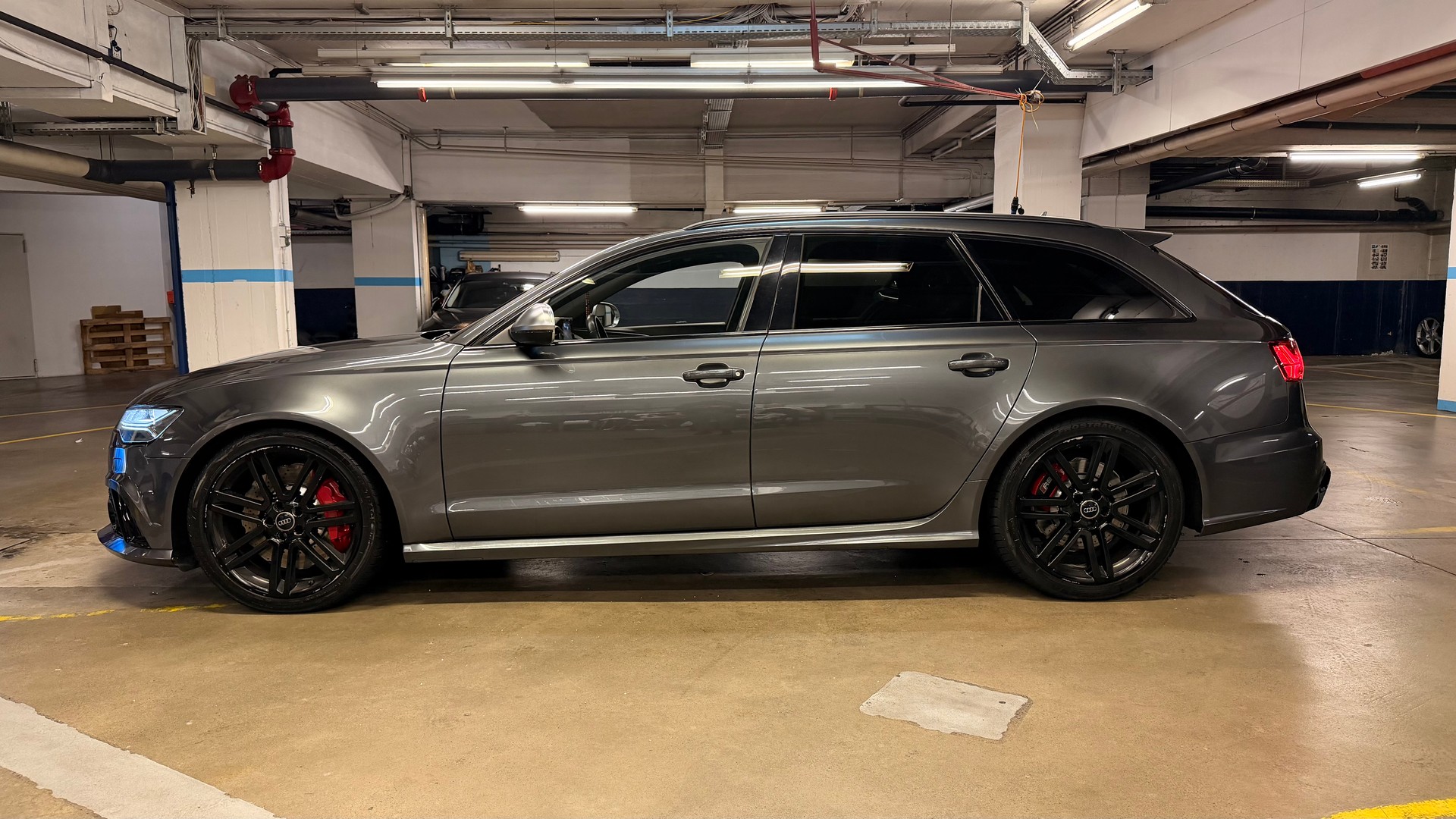 AUDI RS6 Avant 4.0 TFSI V8 performance quattro-image-3