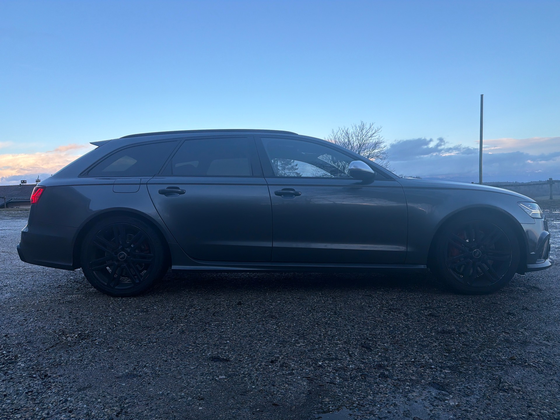 AUDI RS6 Avant 4.0 TFSI V8 performance quattro-image-1