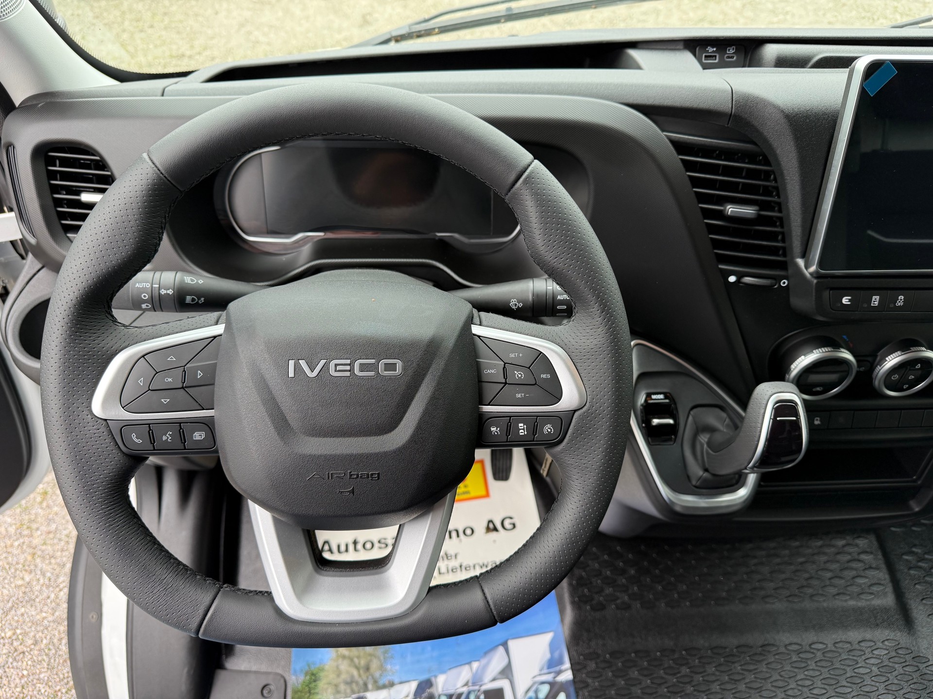 IVECO Daily 35 S 18 HI-MATIC Ultra Light Durchladesystem mit 2 x Hebebühne 2.40m Innenhöhe 2900 Kg. Nutzlast ( AZ )-image-12