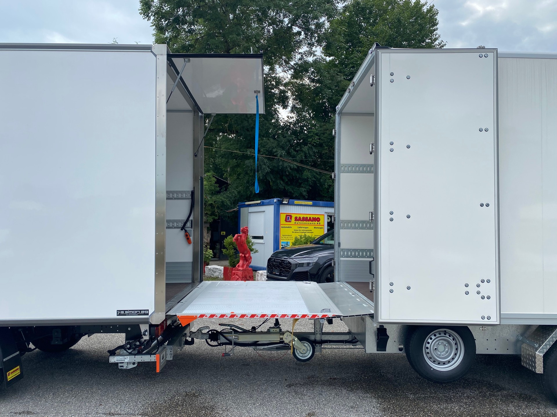 IVECO Daily 35 S 18 HI-MATIC Ultra Light Durchladesystem mit 2 x Hebebühne 2.40m Innenhöhe 2900 Kg. Nutzlast ( AZ )-image-5